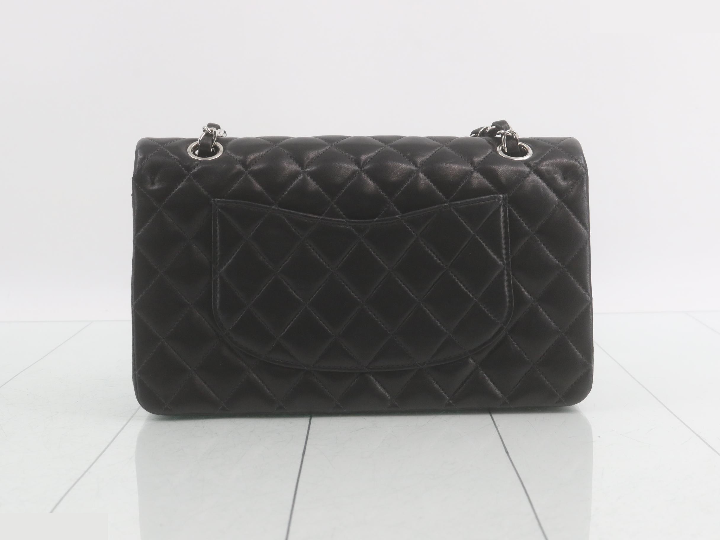 Matelassé 25 Double Flap Shoulder Bag, Series 8 — view 2