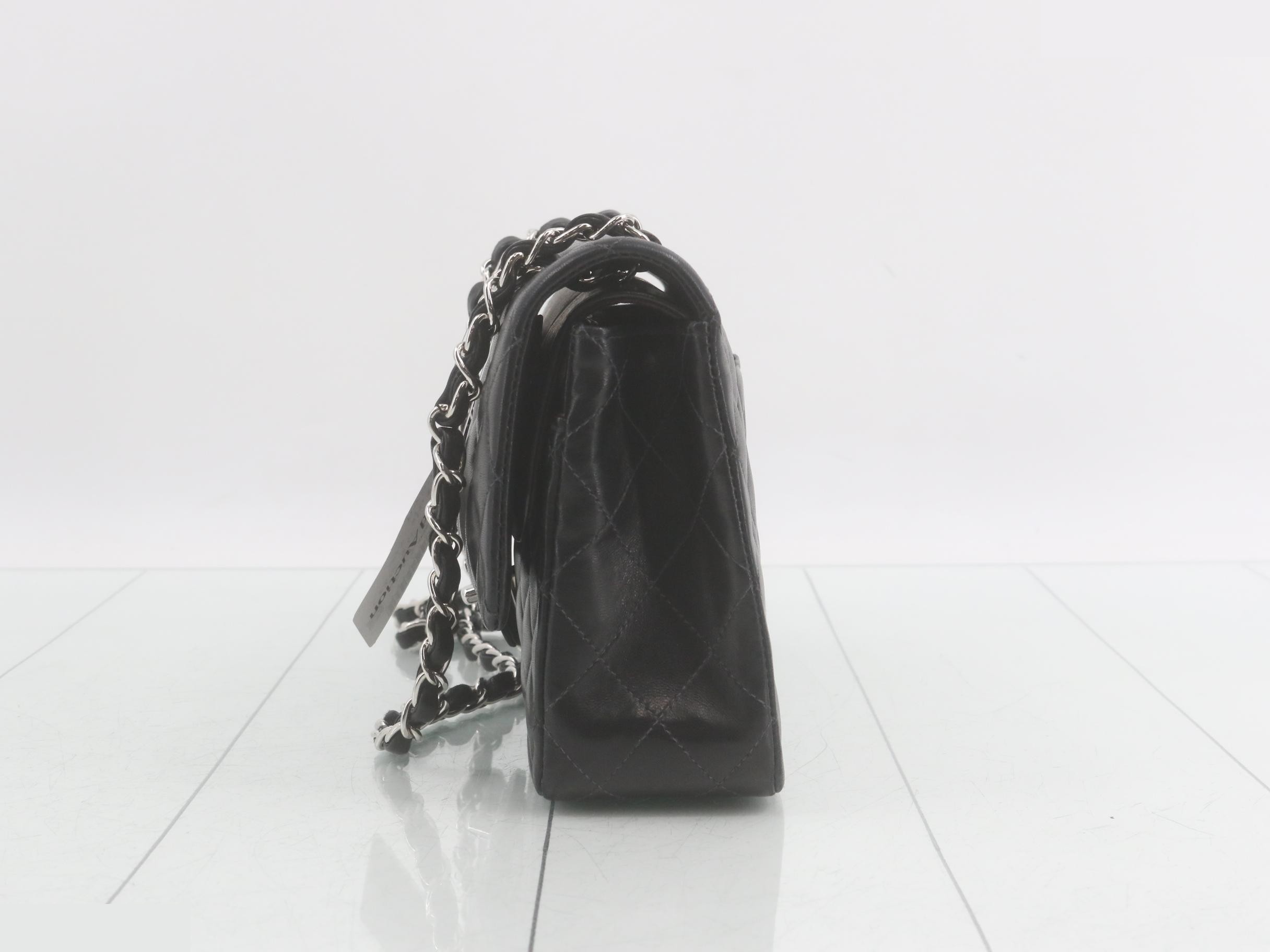 Matelassé 25 Double Flap Shoulder Bag, Series 8 — view 3