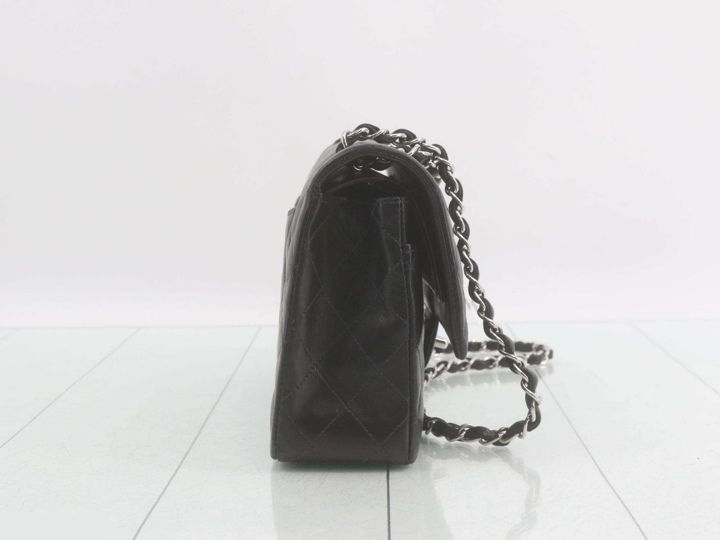 Matelassé 25 Double Flap Shoulder Bag, Series 8 — view 4