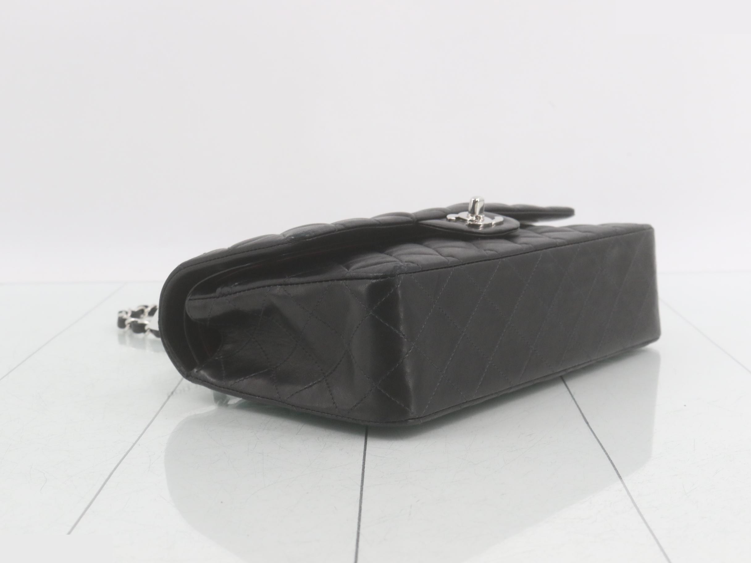 Matelassé 25 Double Flap Shoulder Bag, Series 8 — view 5