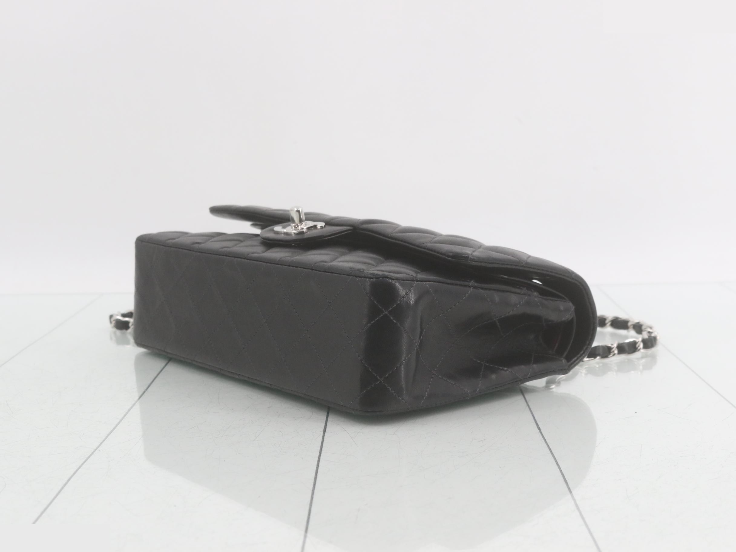 Matelassé 25 Double Flap Shoulder Bag, Series 8 — view 6