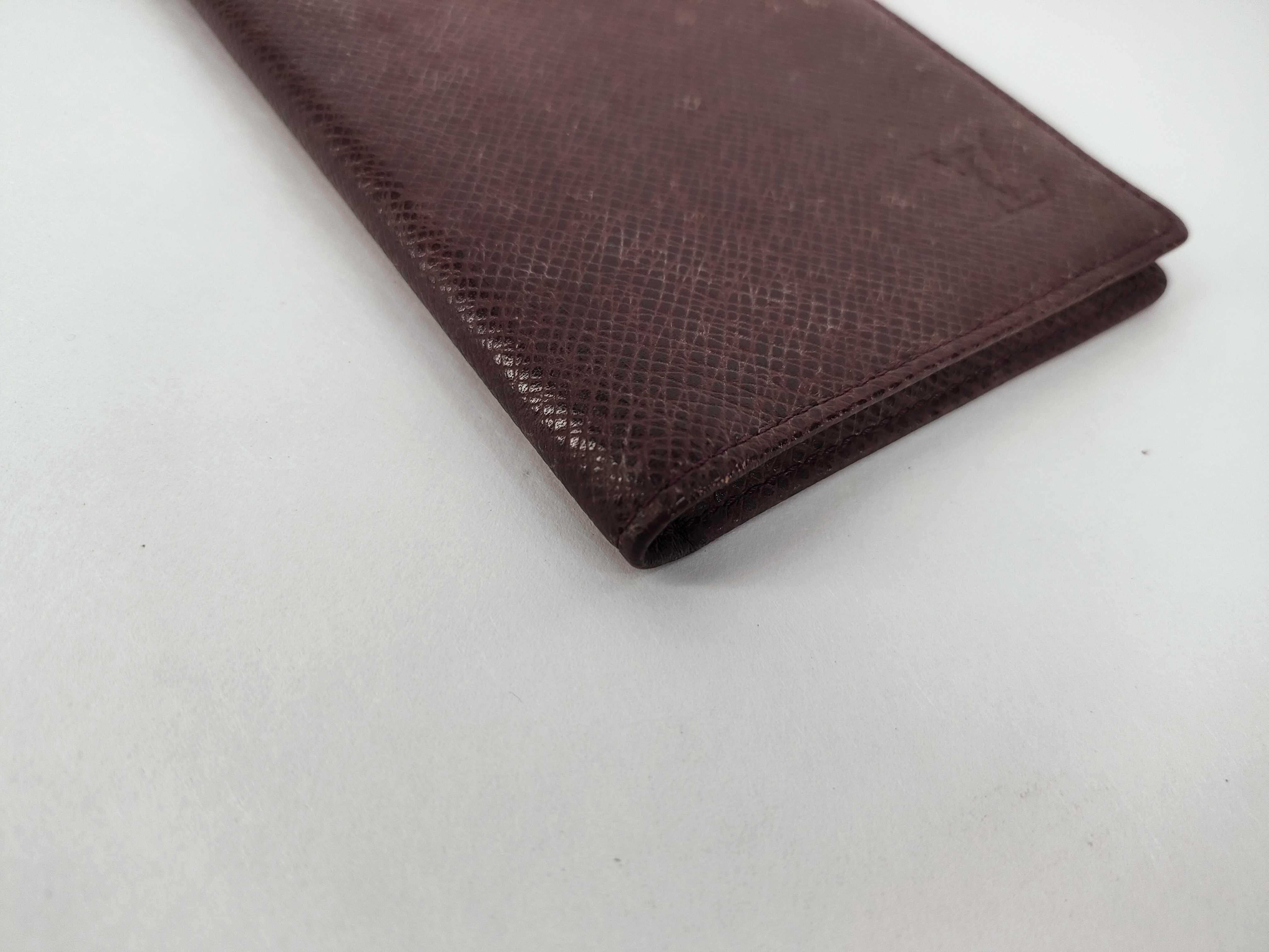 Taiga Louis Vuitton Taiga folding wallet, billfold. — view 3
