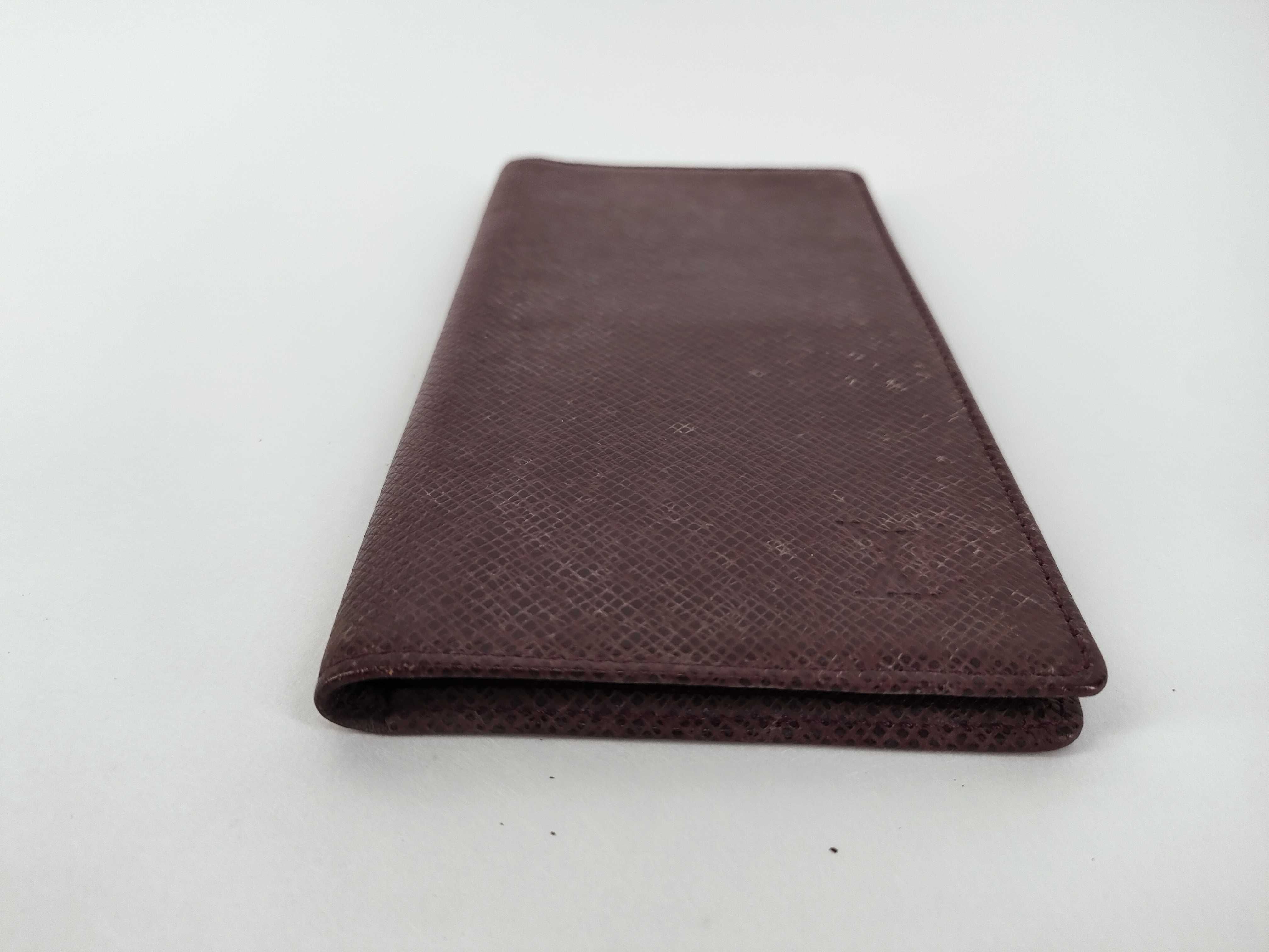 Taiga Louis Vuitton Taiga folding wallet, billfold. — view 4