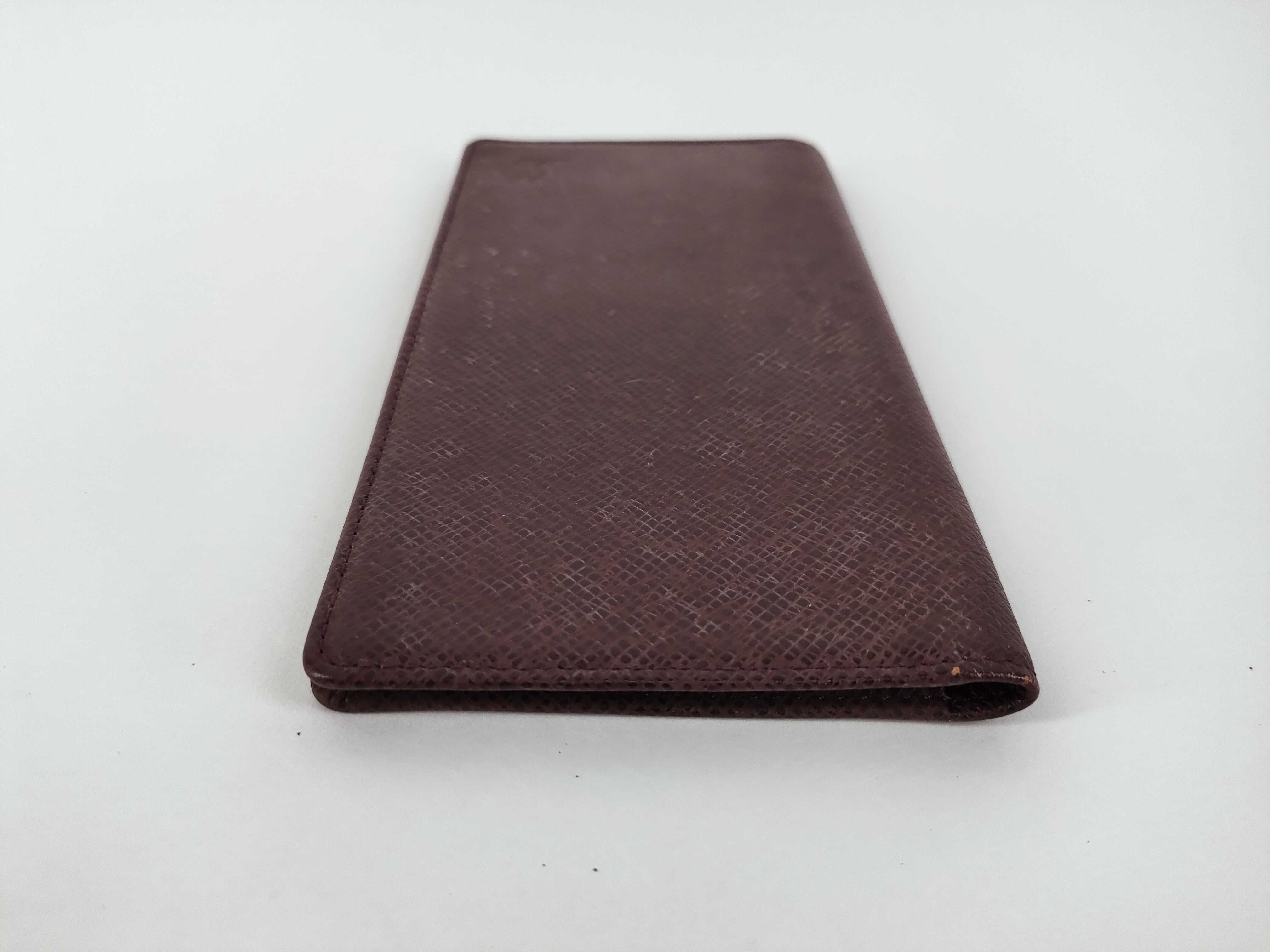 Taiga Louis Vuitton Taiga folding wallet, billfold. — view 6