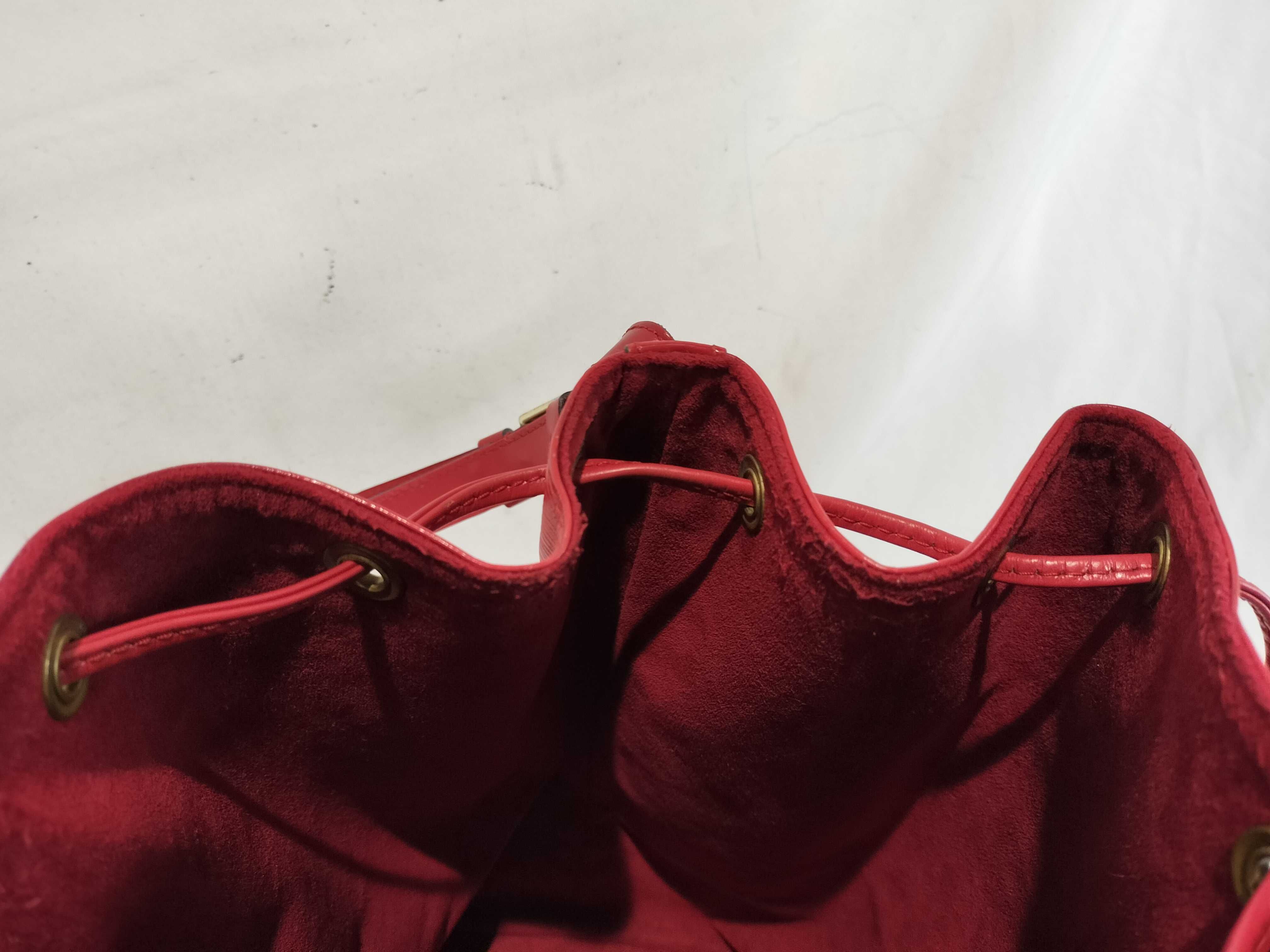 Epi Noé Shoulder Bag — view 11