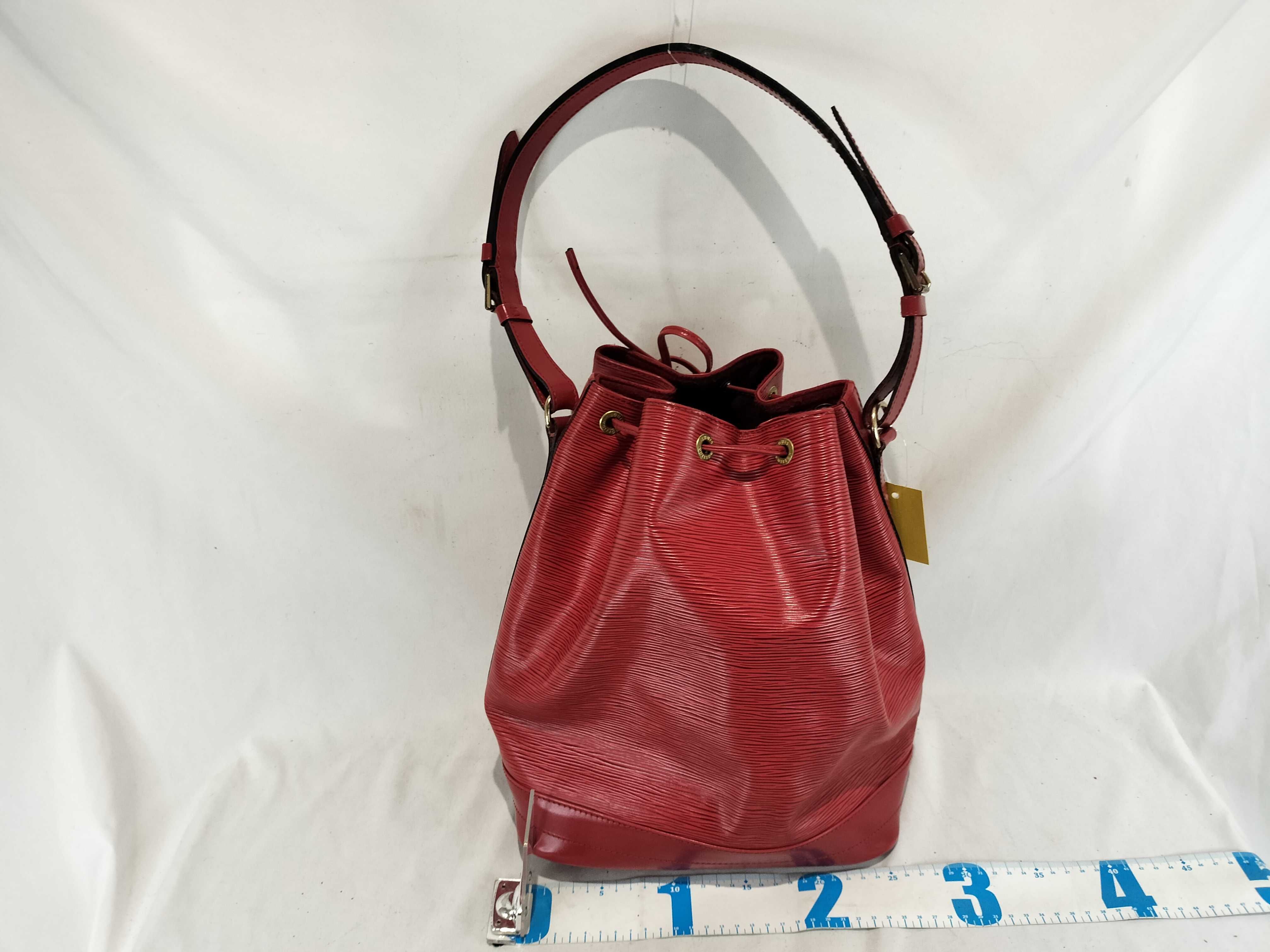 Epi Noé Shoulder Bag — view 3