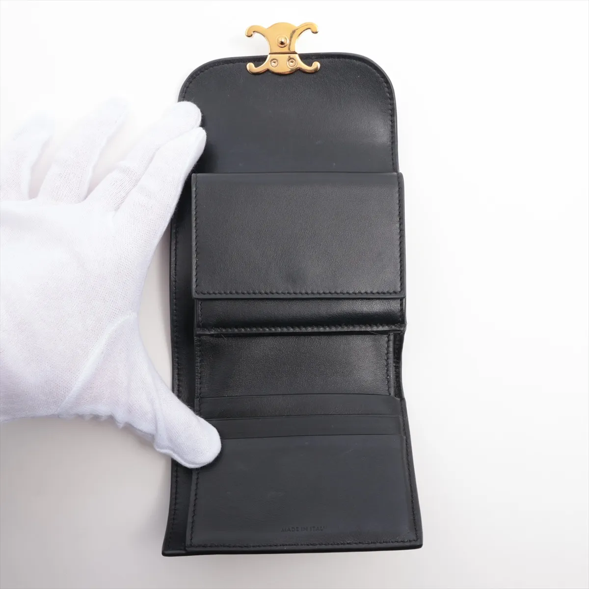 Triomphe Small Flap Wallet Leather Compact Wallet Black — view 4