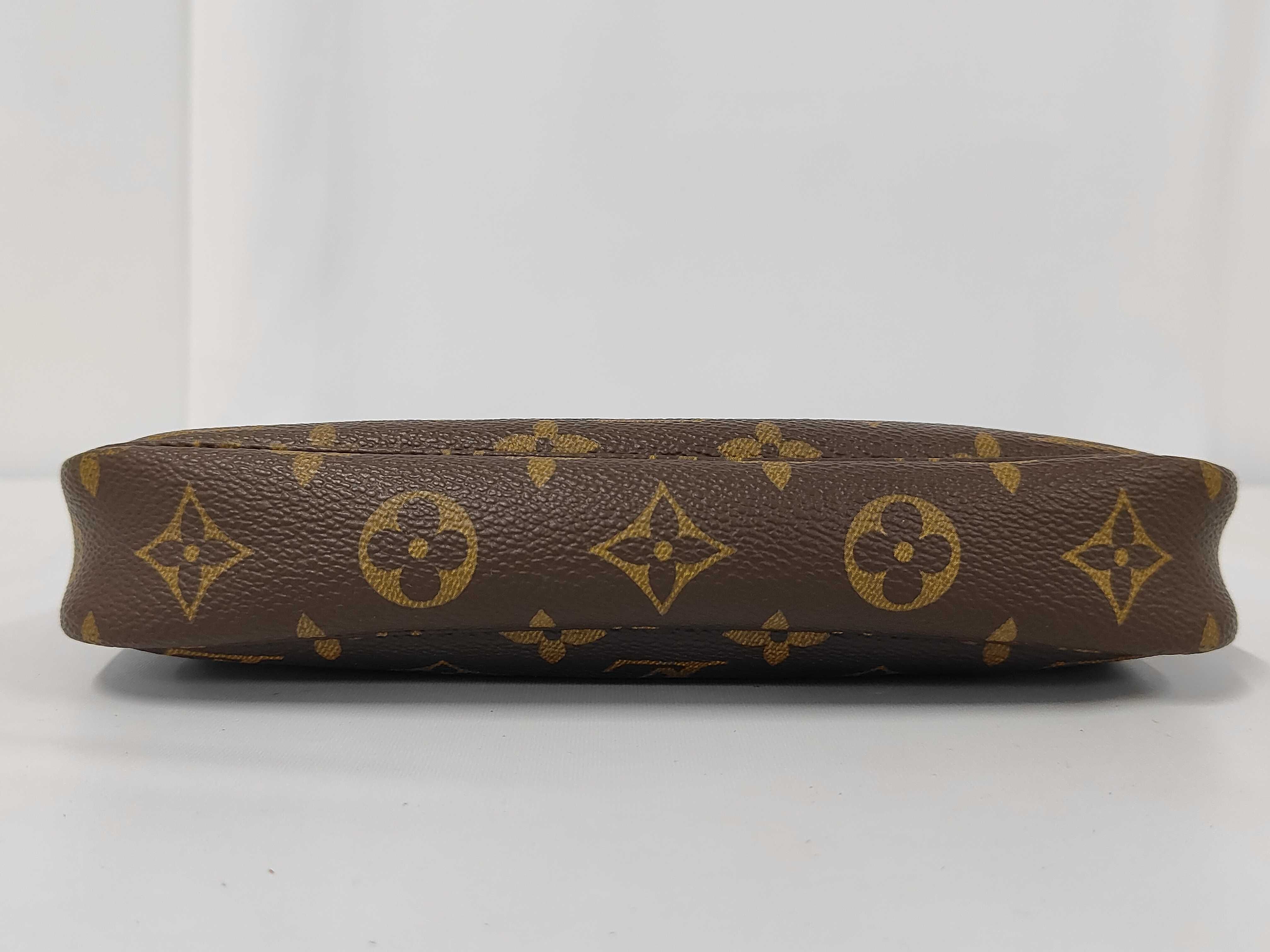 Monogram Accessoires AR0996 Handbag — view 8