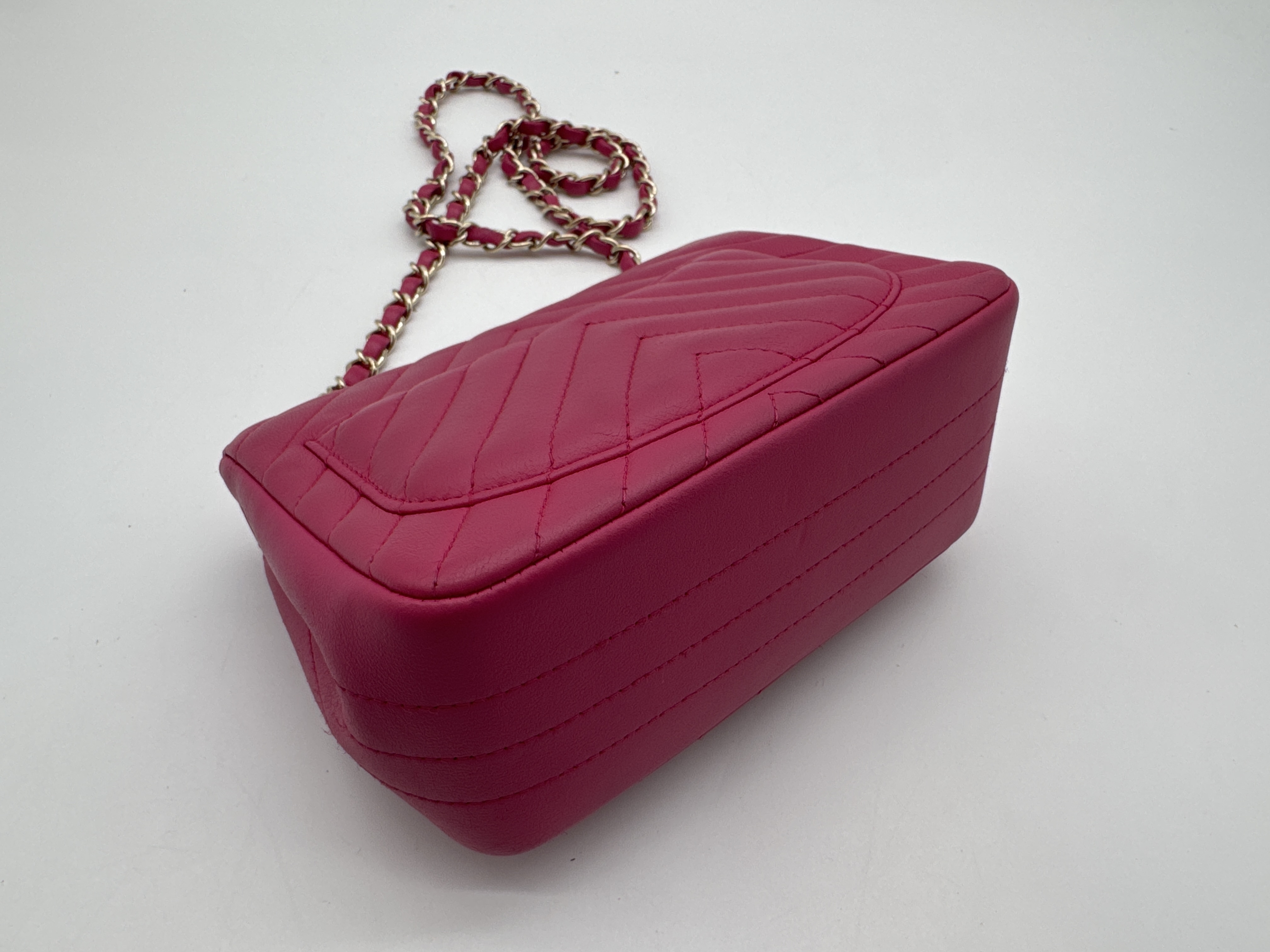 Lambskin Chevron V-Stitch Pink Shoulder Bag — view 7
