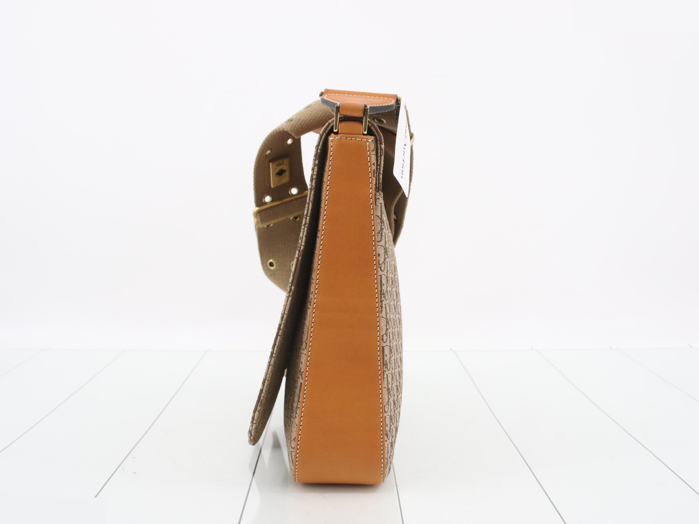Shoulder bag, Trotter canvas — view 3