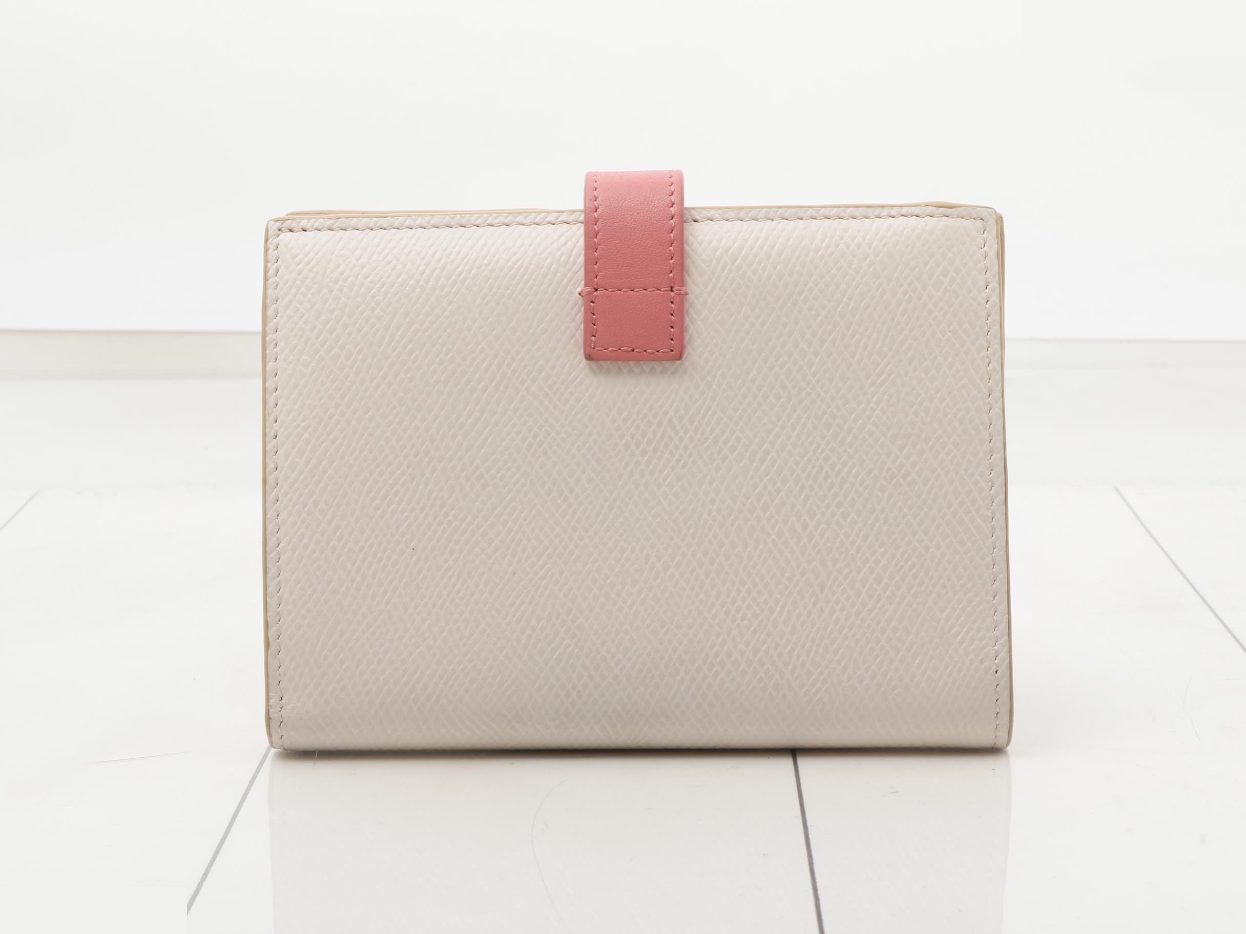 Medium strap, embossed leather, pink — view 2