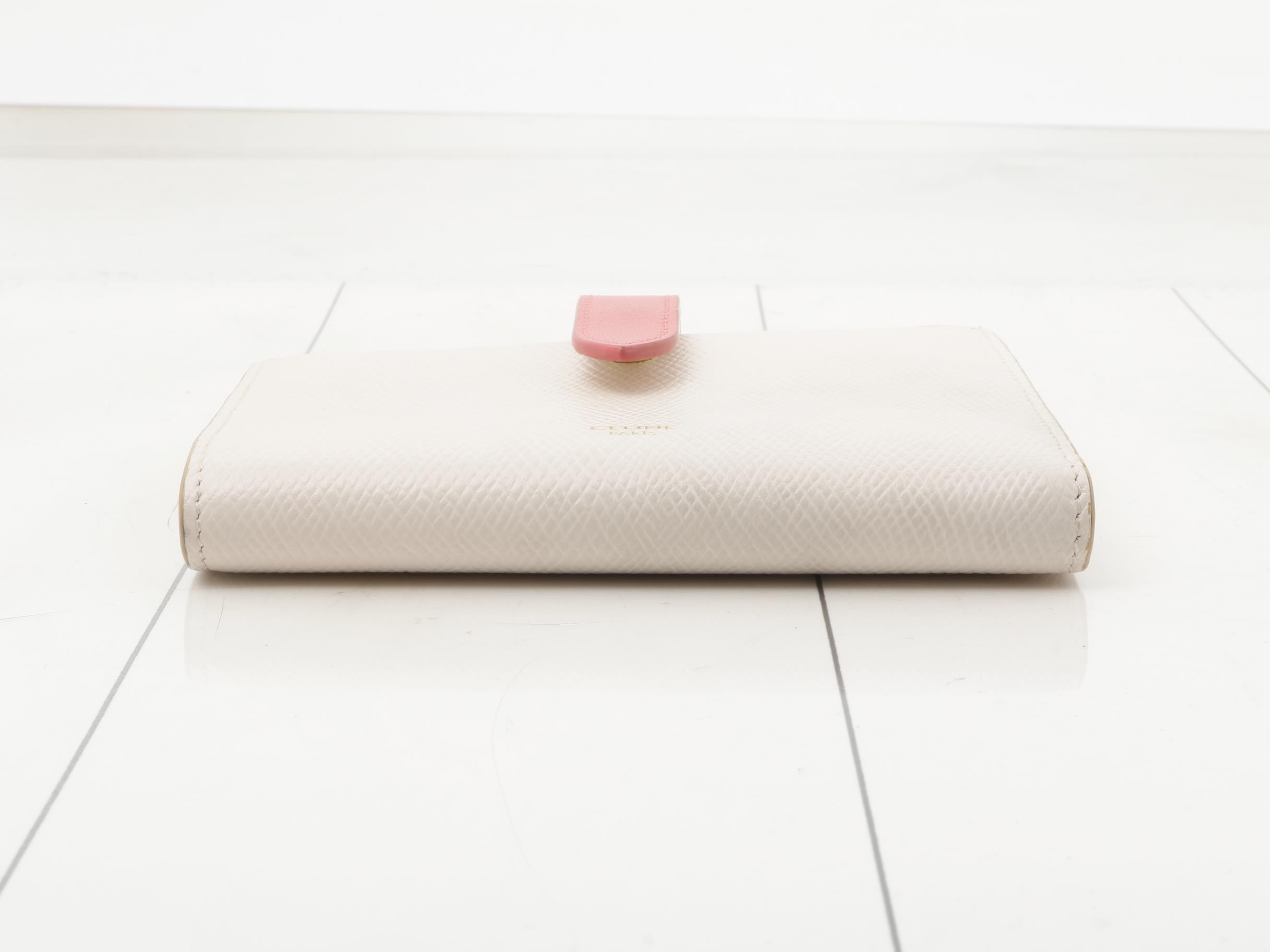 Medium strap, embossed leather, pink — view 3