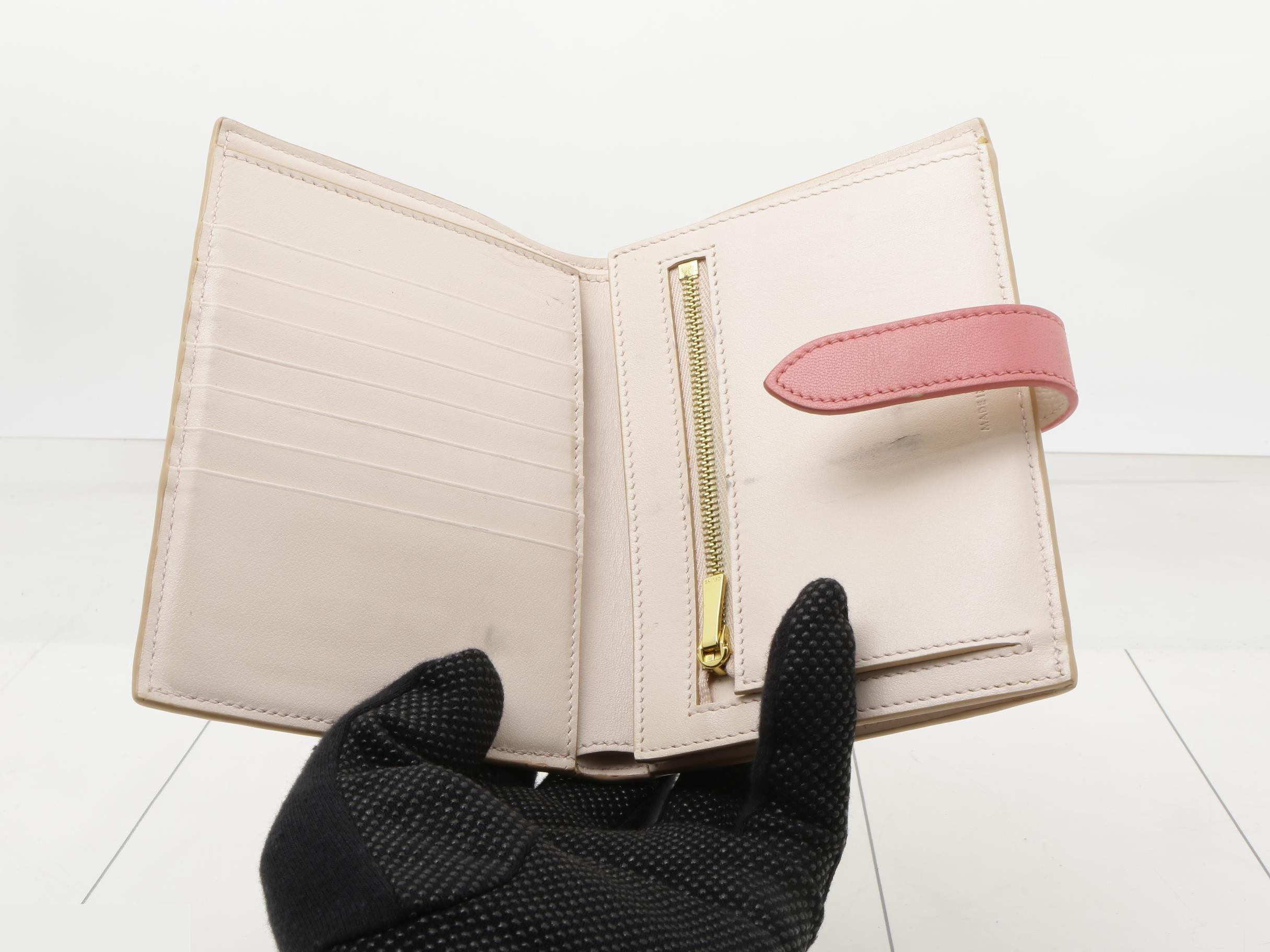 Medium strap, embossed leather, pink — view 4