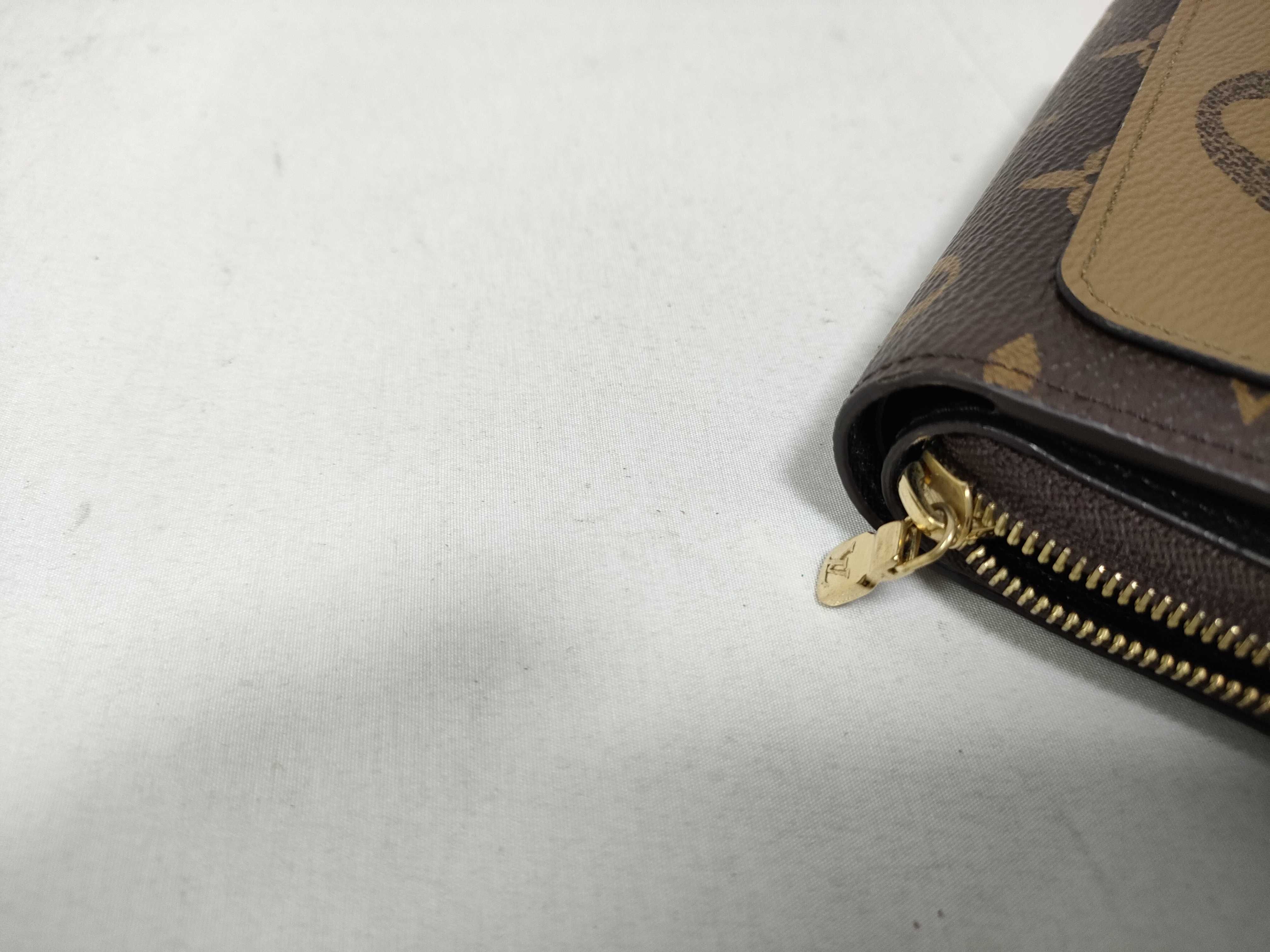 Monogram Louis Vuitton Excellent Condition Monogram Reverse Giant Portefeuille Lou Bi-fold Wallet M81461 RFID Wallet — view 9