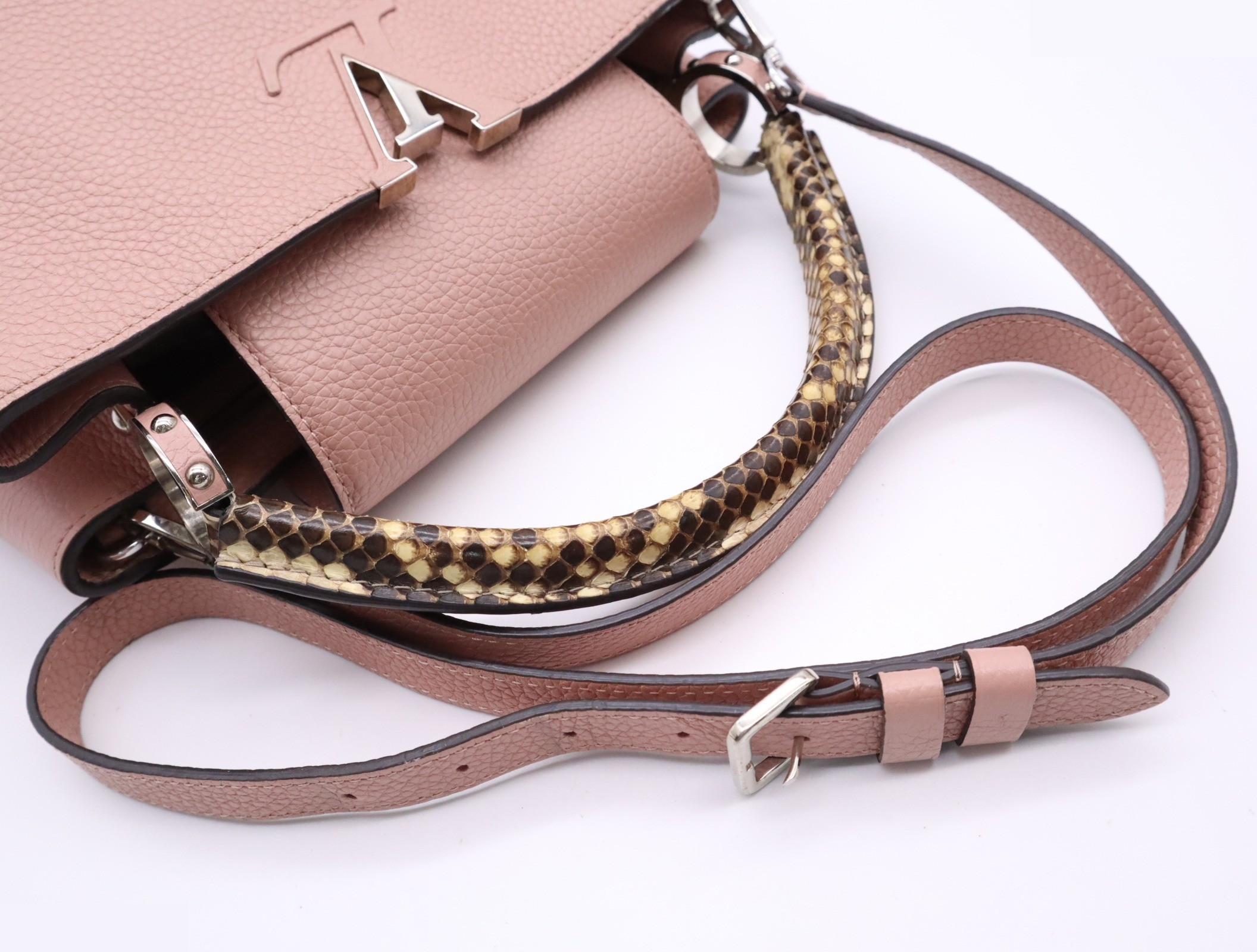 Capucines PM Magnolia bag, with shoulder strap, dust bag, and box. RFID verified. — view 6