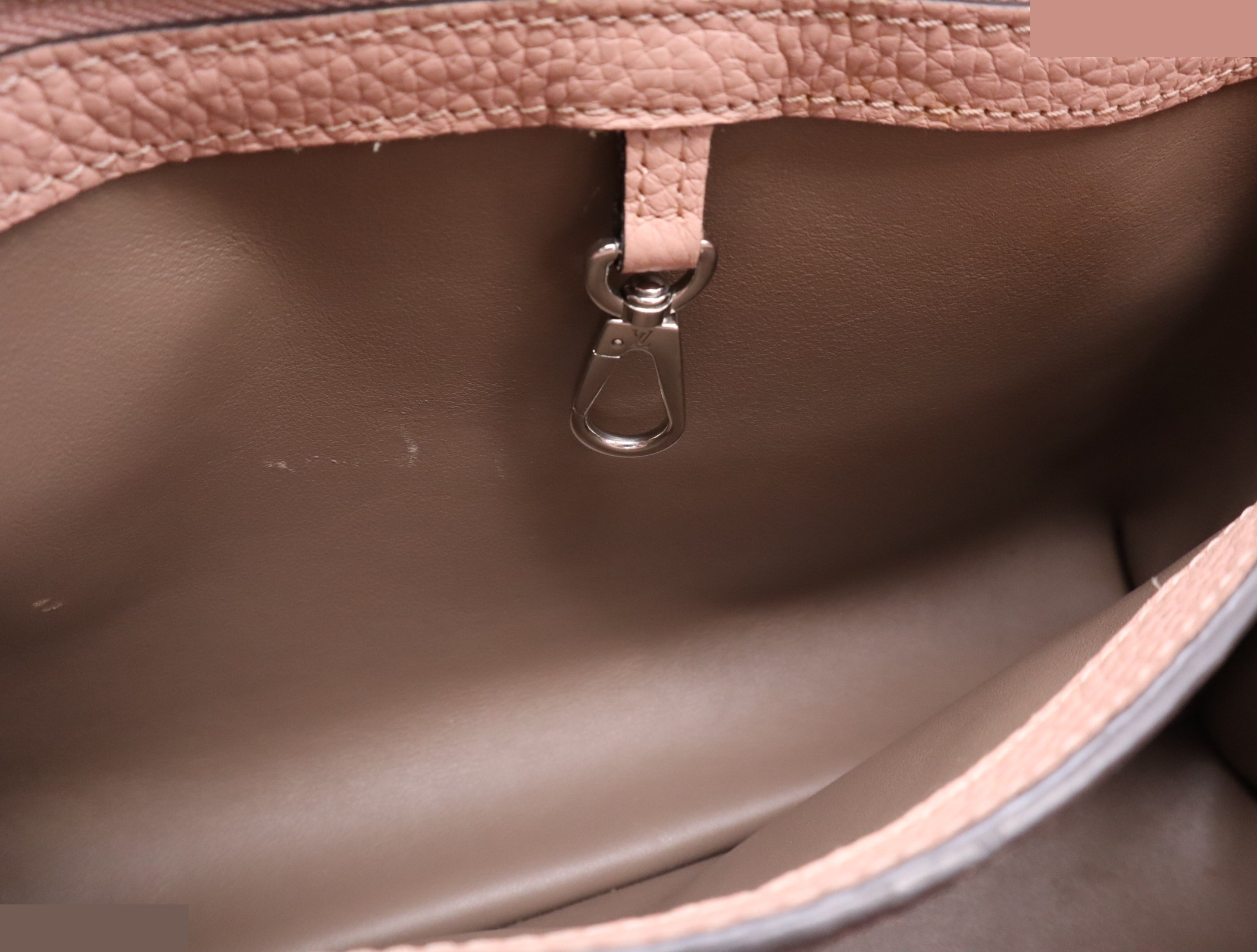 Capucines PM Magnolia bag, with shoulder strap, dust bag, and box. RFID verified. — view 9