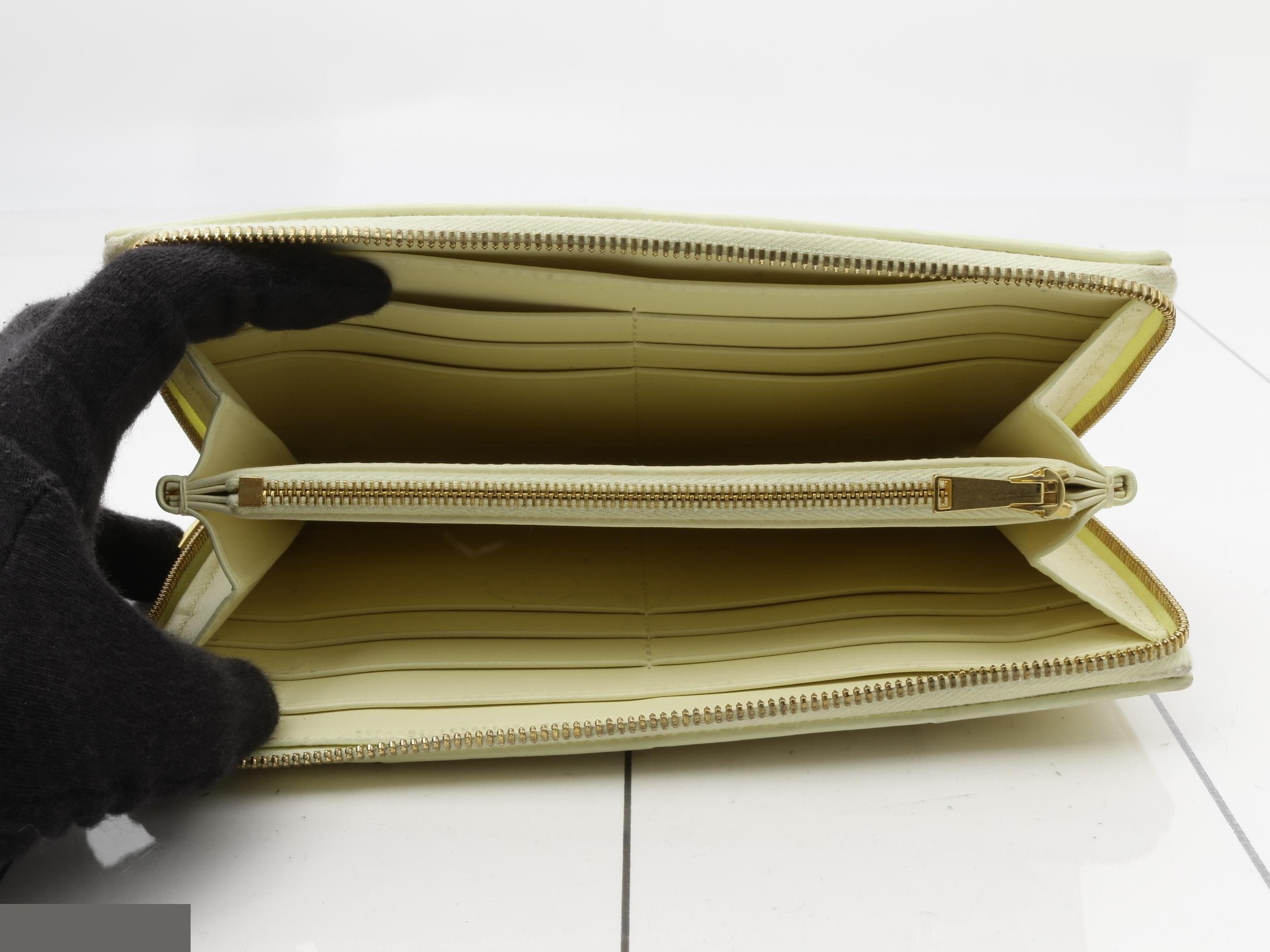 Intrecciato (bag) and long wallet, Maxi Intrecciato, white — view 4