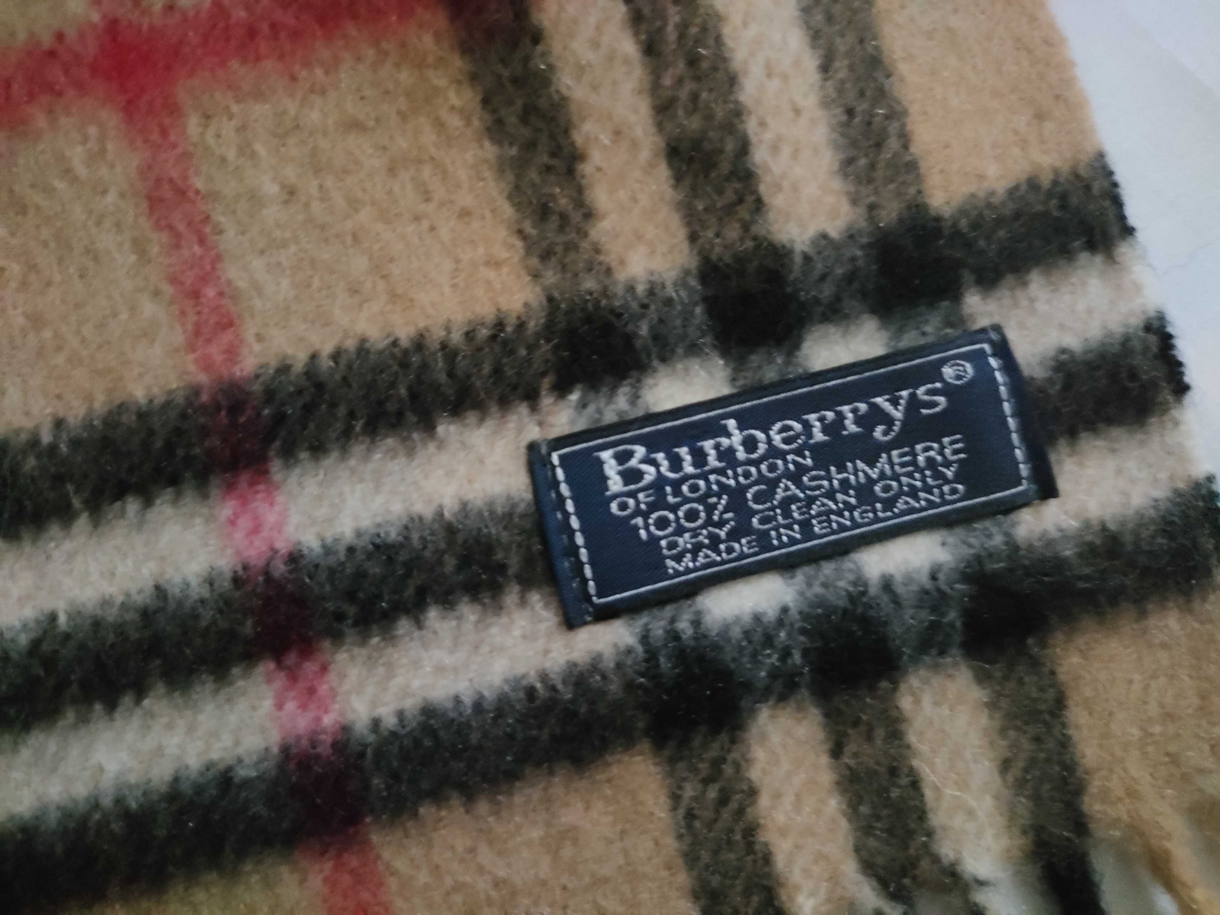 100% Cashmere Scarf, Nova Check Pattern, and other accessories. — view 6