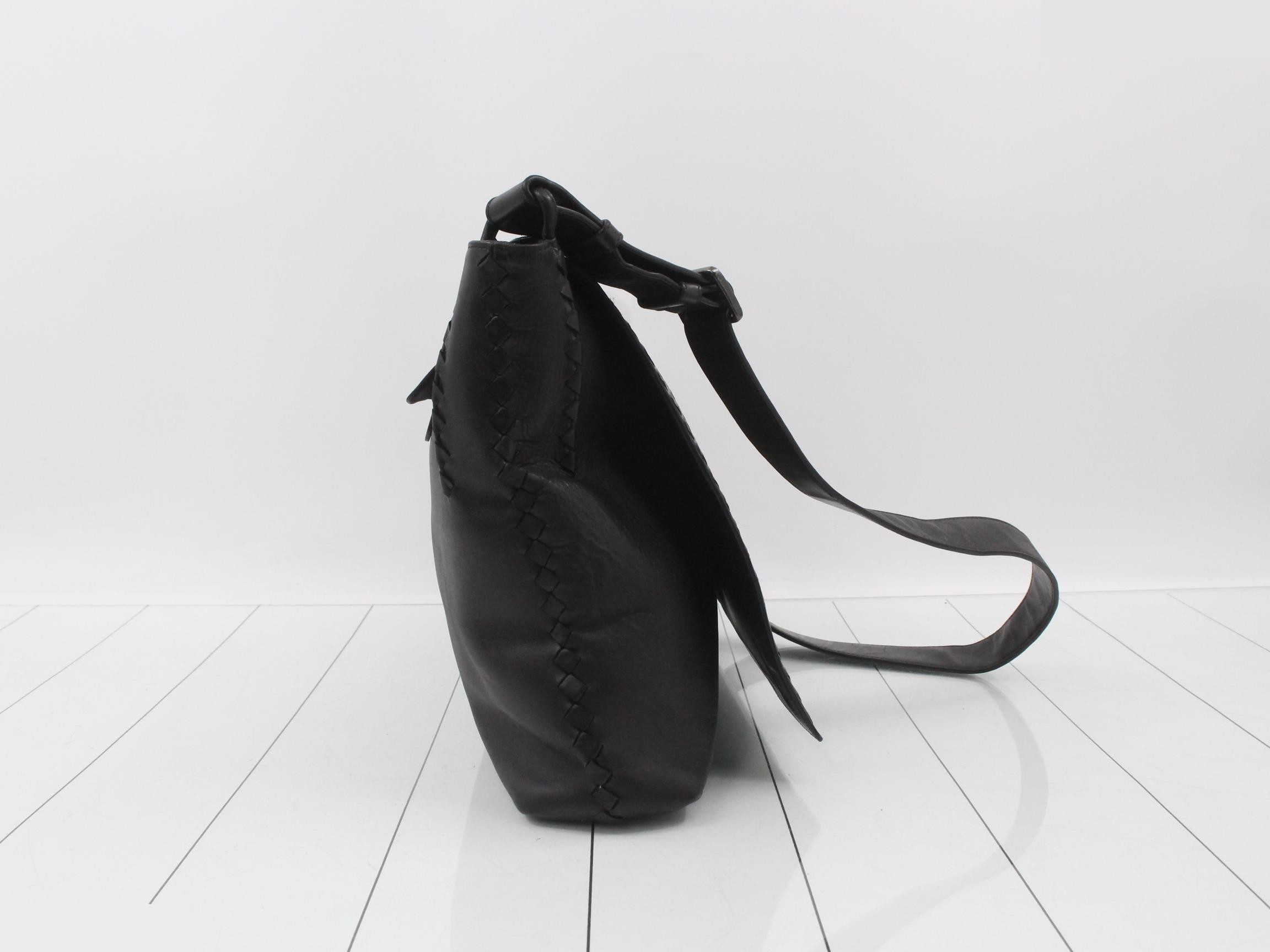 Intrecciato Leather Messenger Bag, Black — view 4