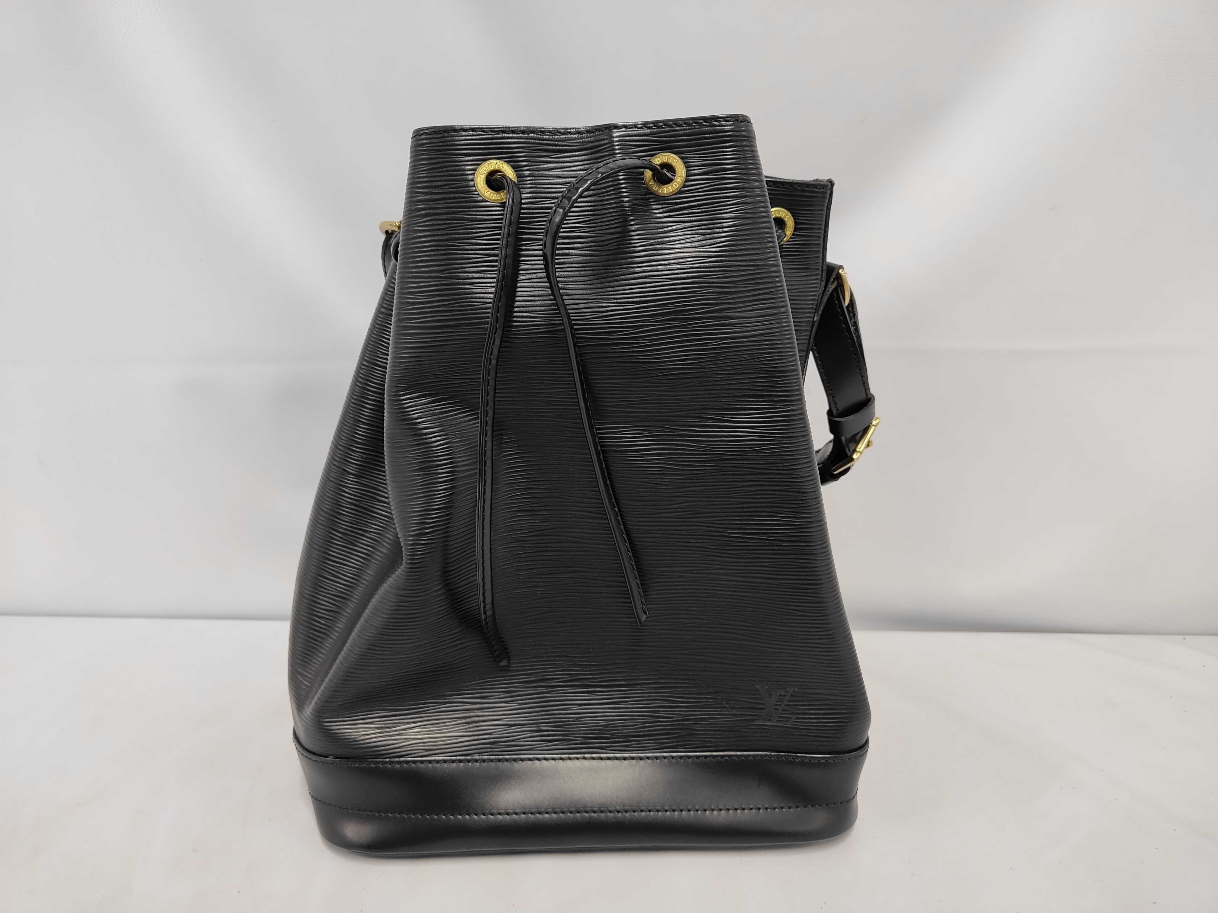 Epi Noe Black One-Shoulder Bag A Shoulder Bag