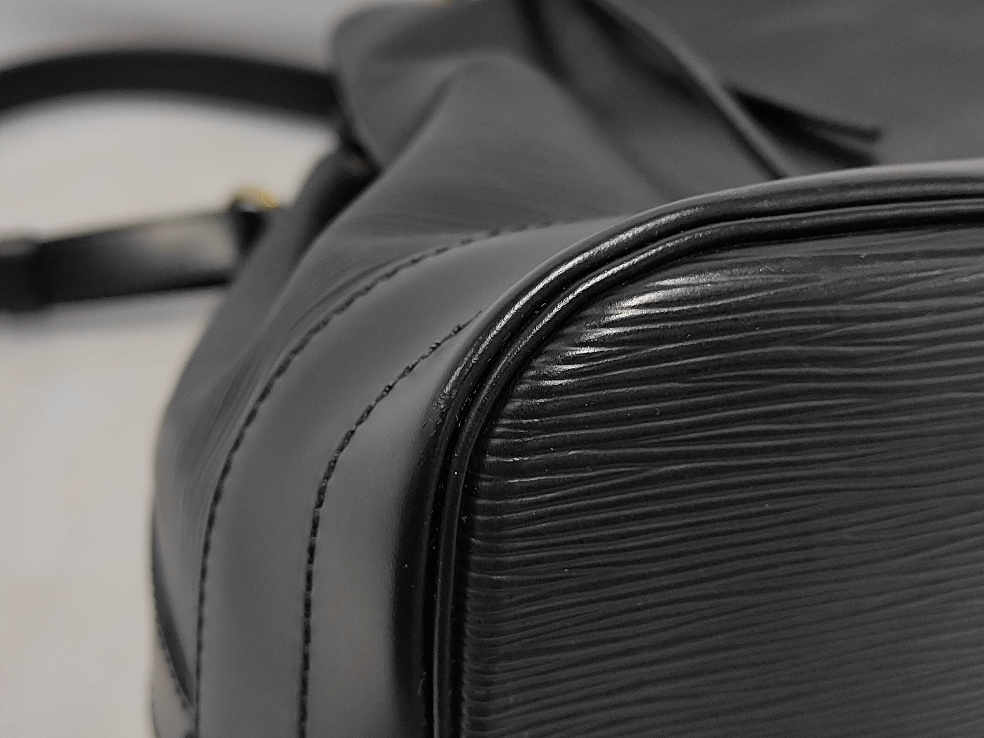 Epi Noe Black One-Shoulder Bag A Shoulder Bag — view 4
