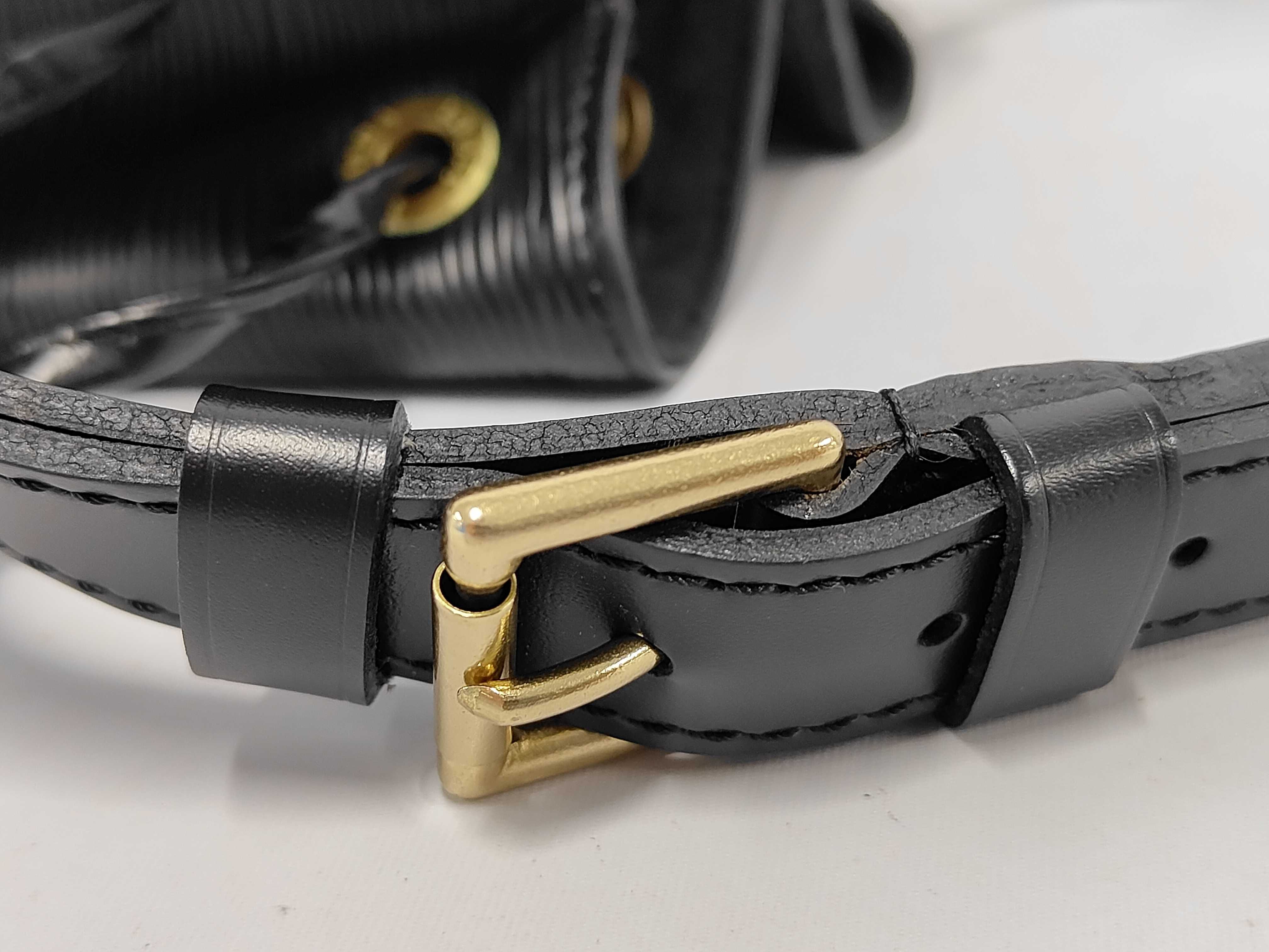 Epi Noe Black One-Shoulder Bag A Shoulder Bag — view 6