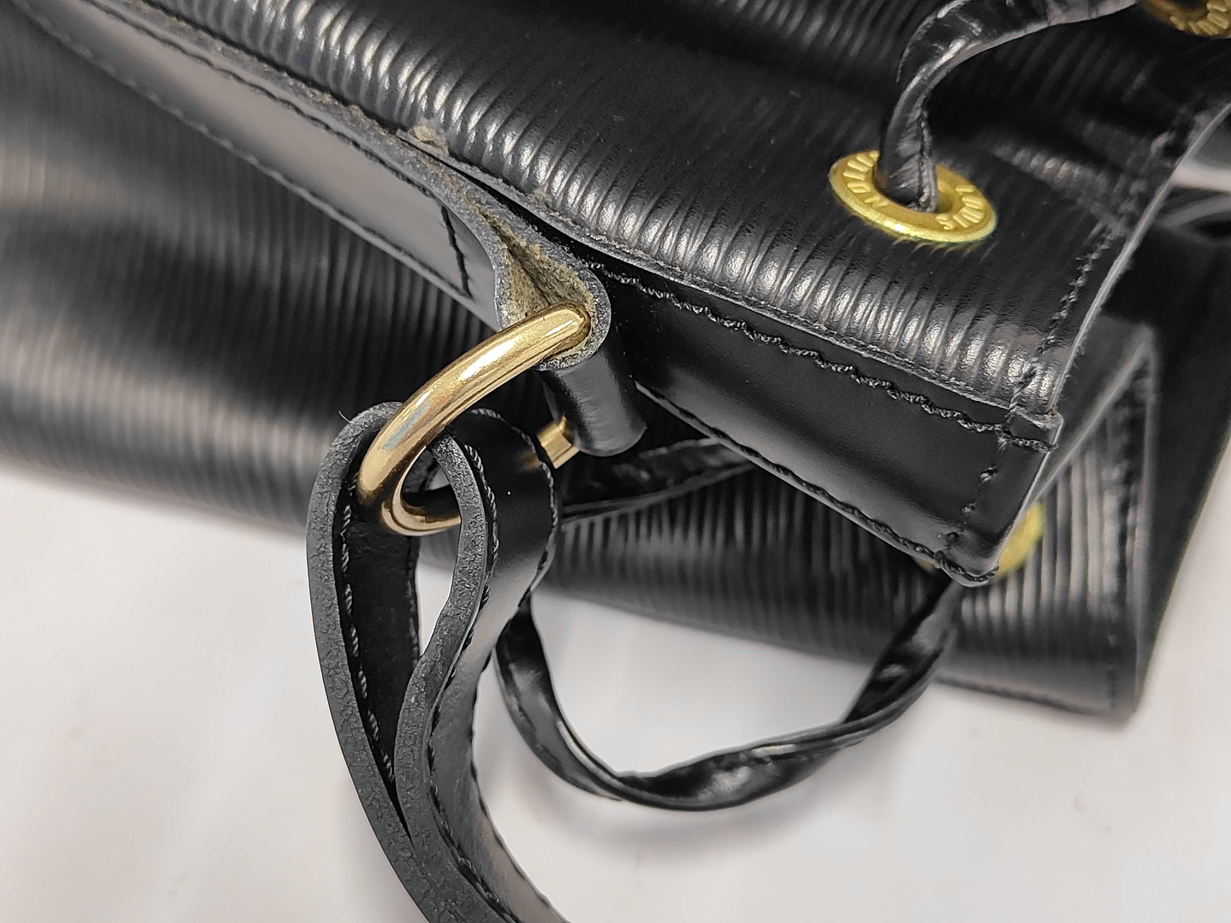 Epi Noe Black One-Shoulder Bag A Shoulder Bag — view 7
