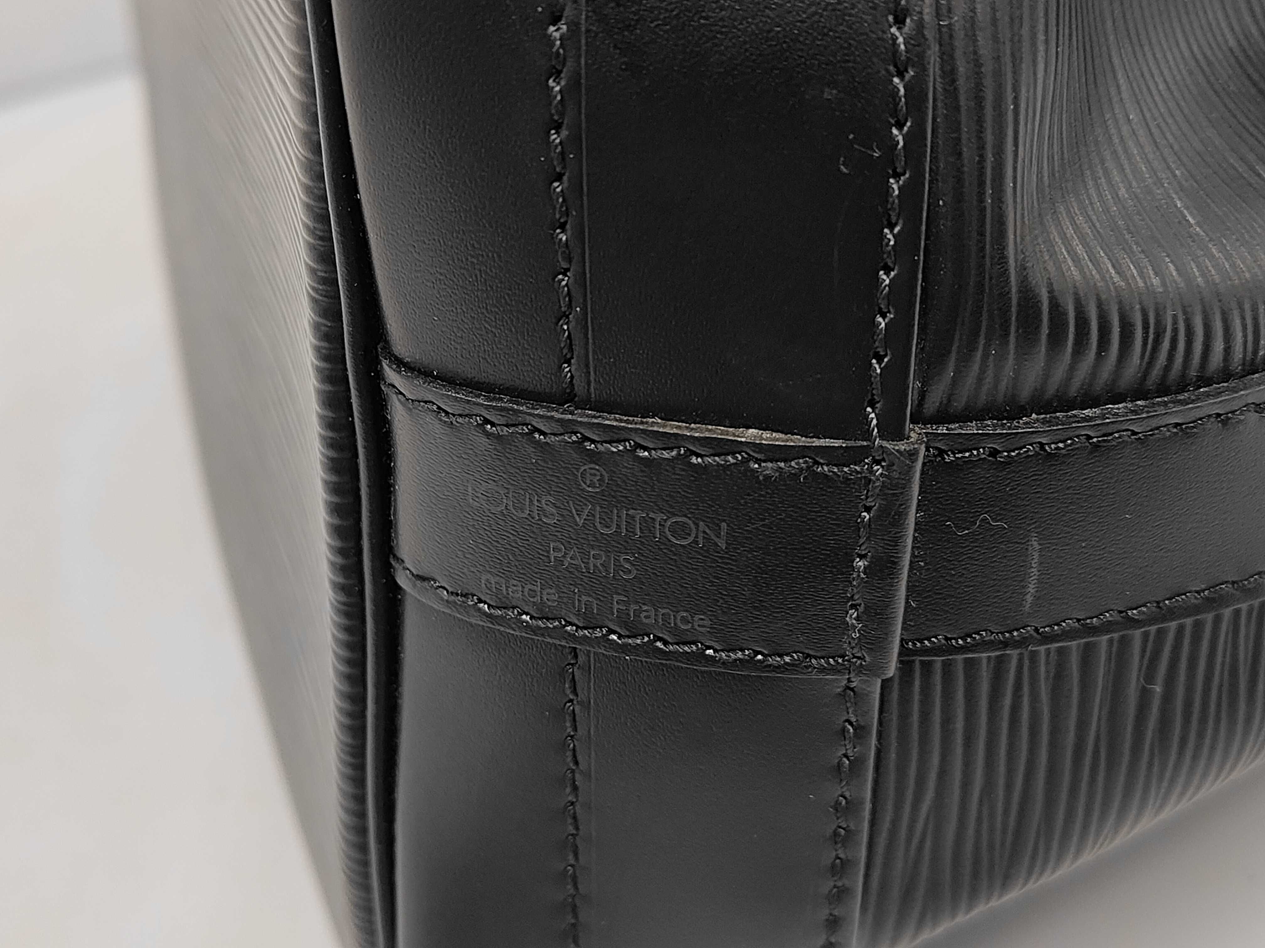 Epi Noe Black One-Shoulder Bag A Shoulder Bag — view 8