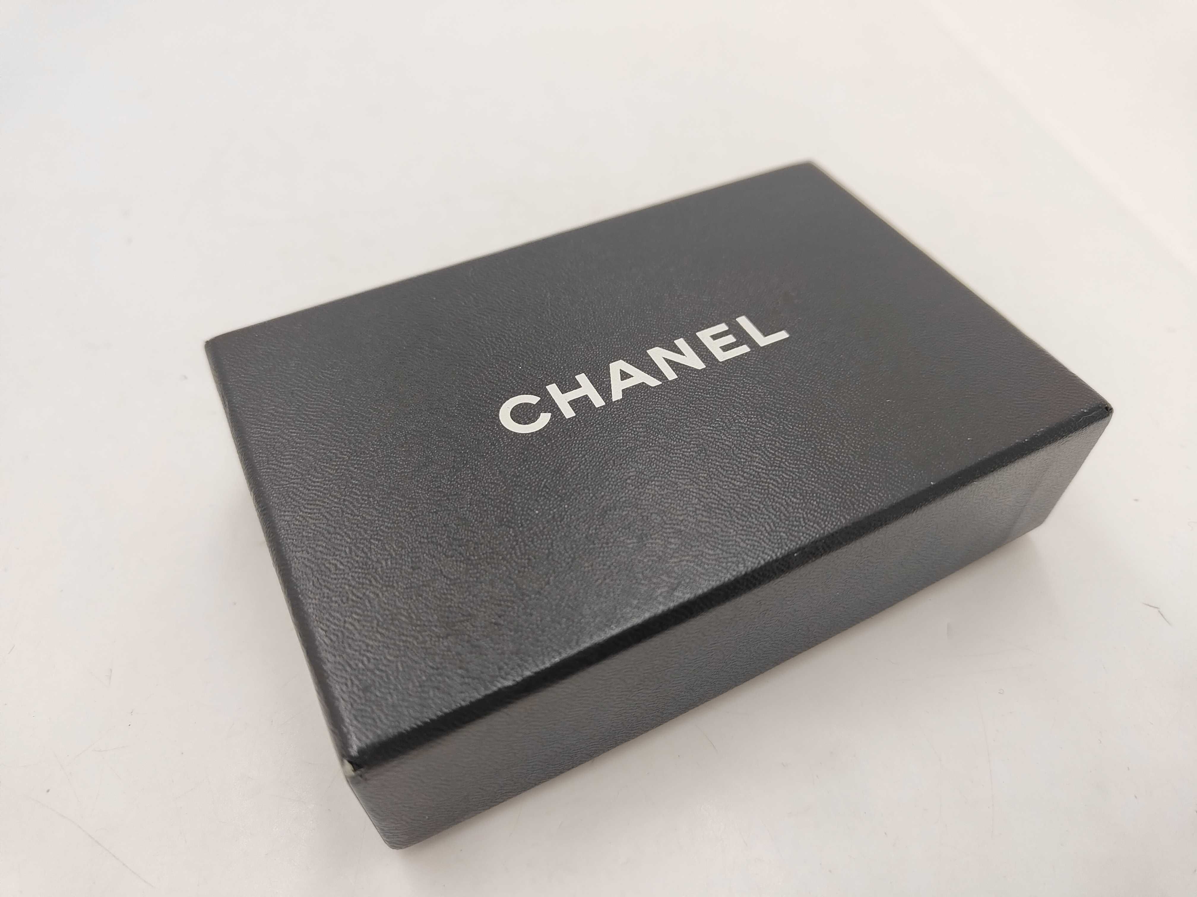 coin case with camellia charm, ivory, serial number 9. — view 11