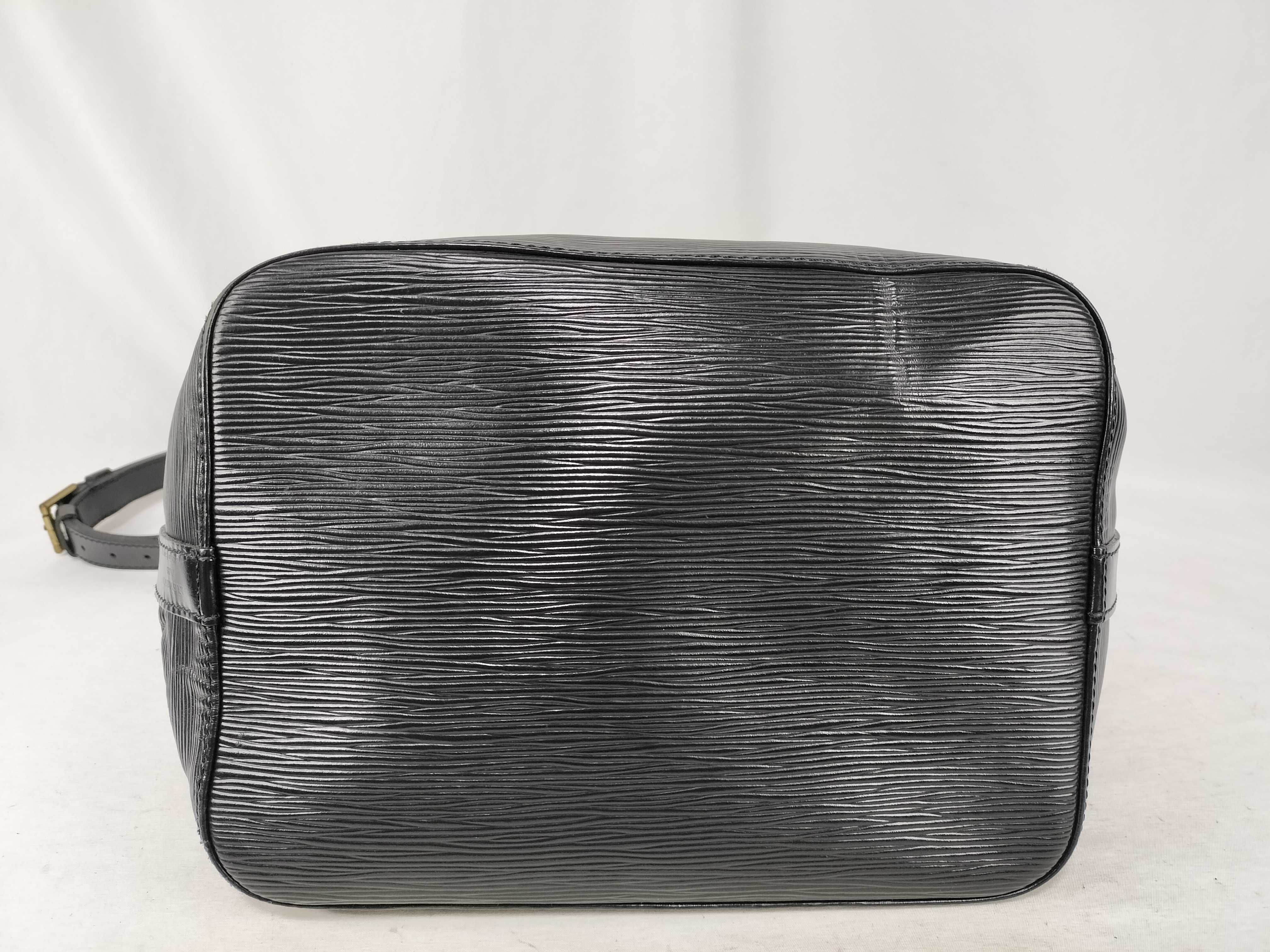Epi Petit Noe Noir Shoulder Bag — view 7