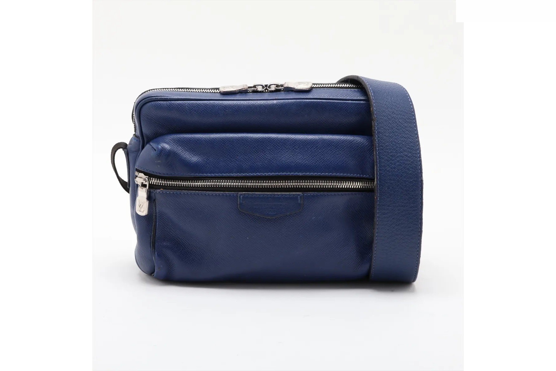 Taiga Outdoor Messenger PM M33437 Leather Shoulder Bag