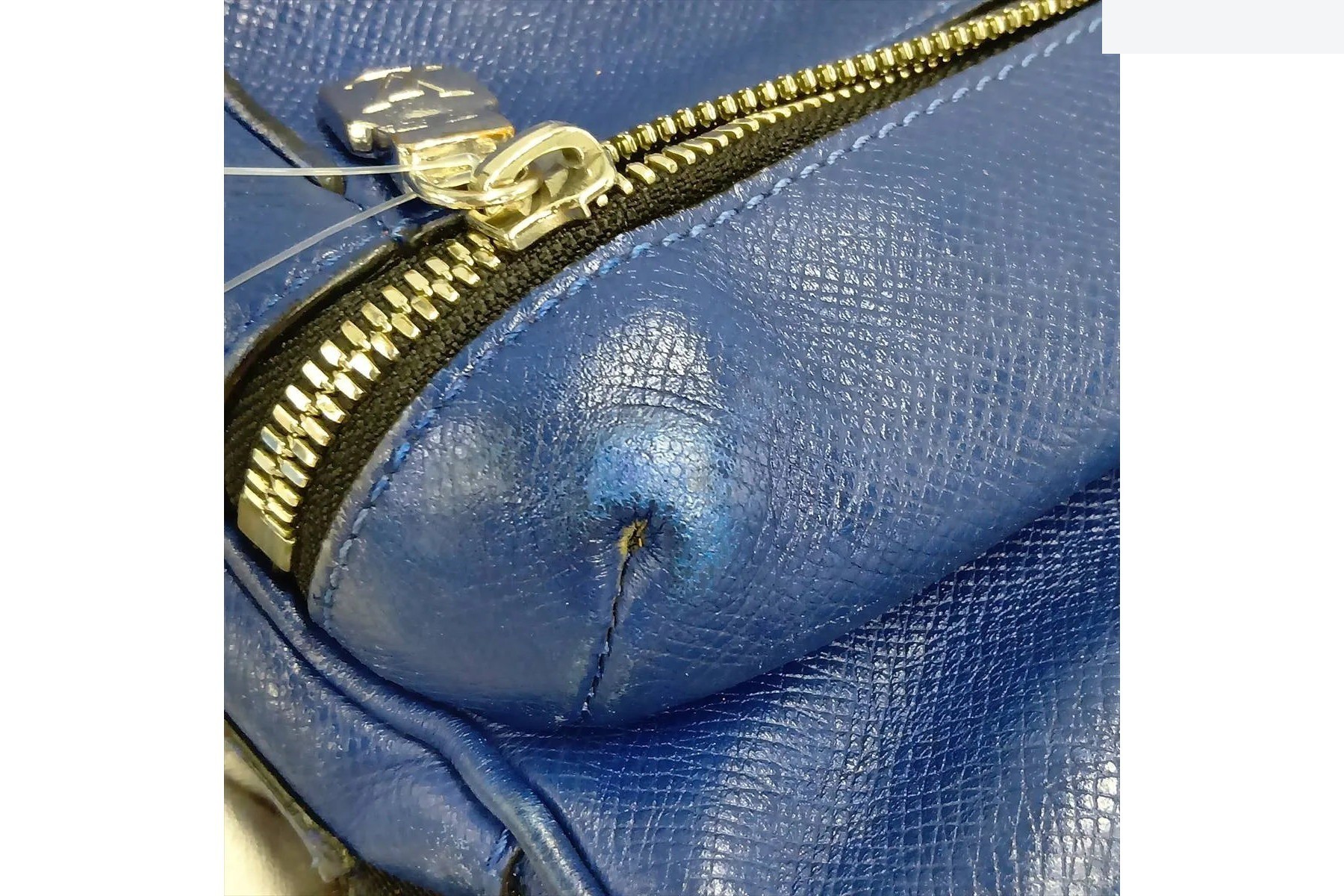 Taiga Outdoor Messenger PM M33437 Leather Shoulder Bag — view 12