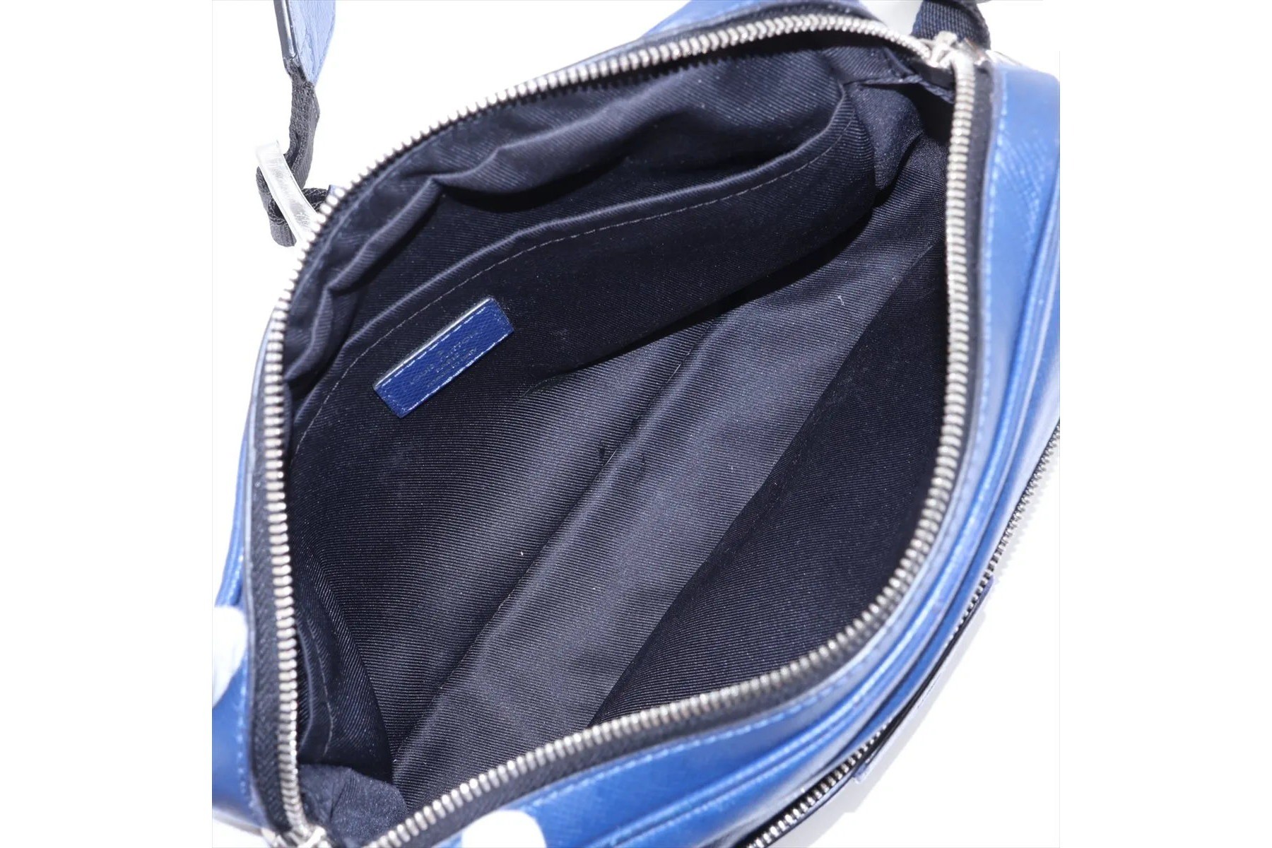 Taiga Outdoor Messenger PM M33437 Leather Shoulder Bag — view 6