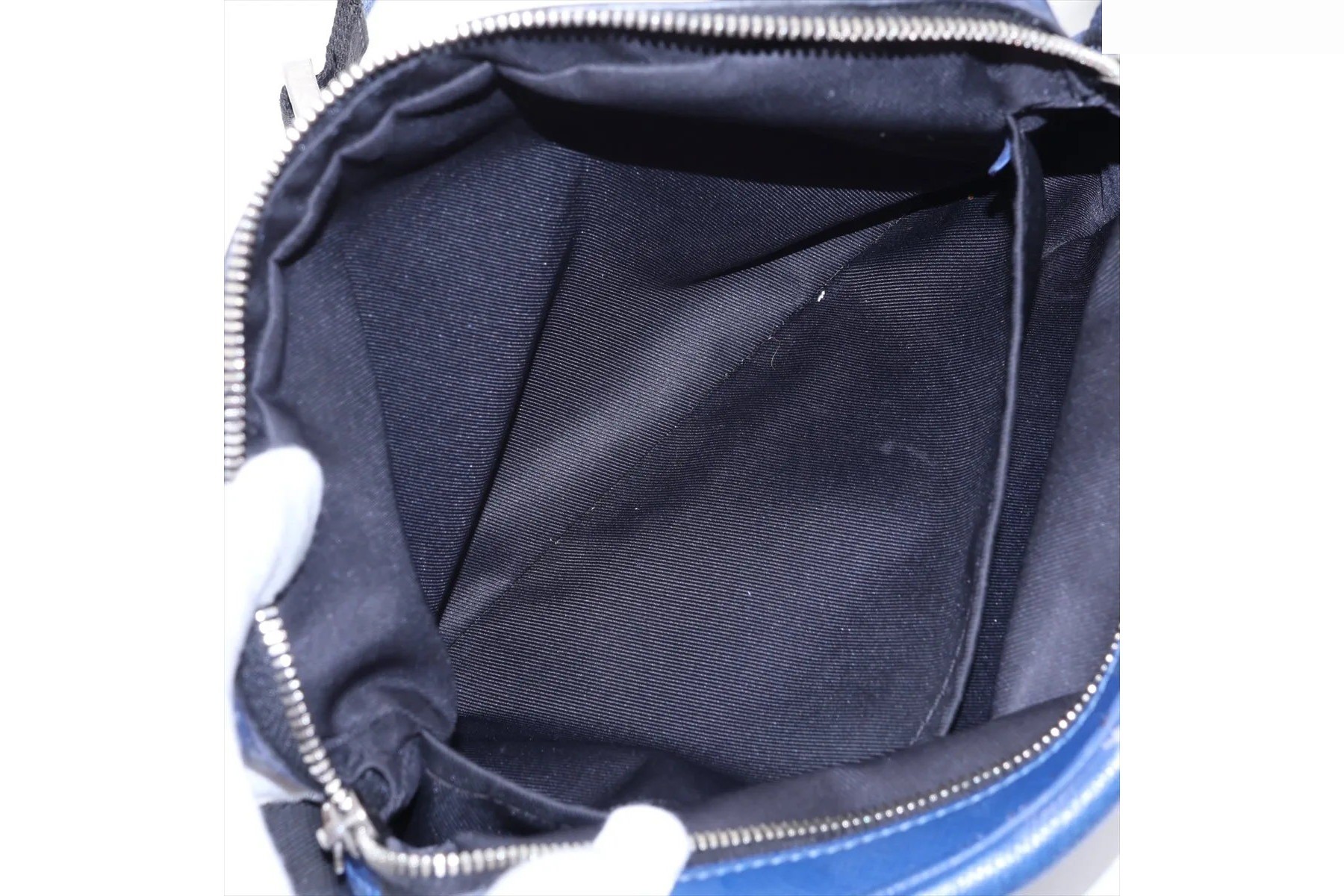 Taiga Outdoor Messenger PM M33437 Leather Shoulder Bag — view 7