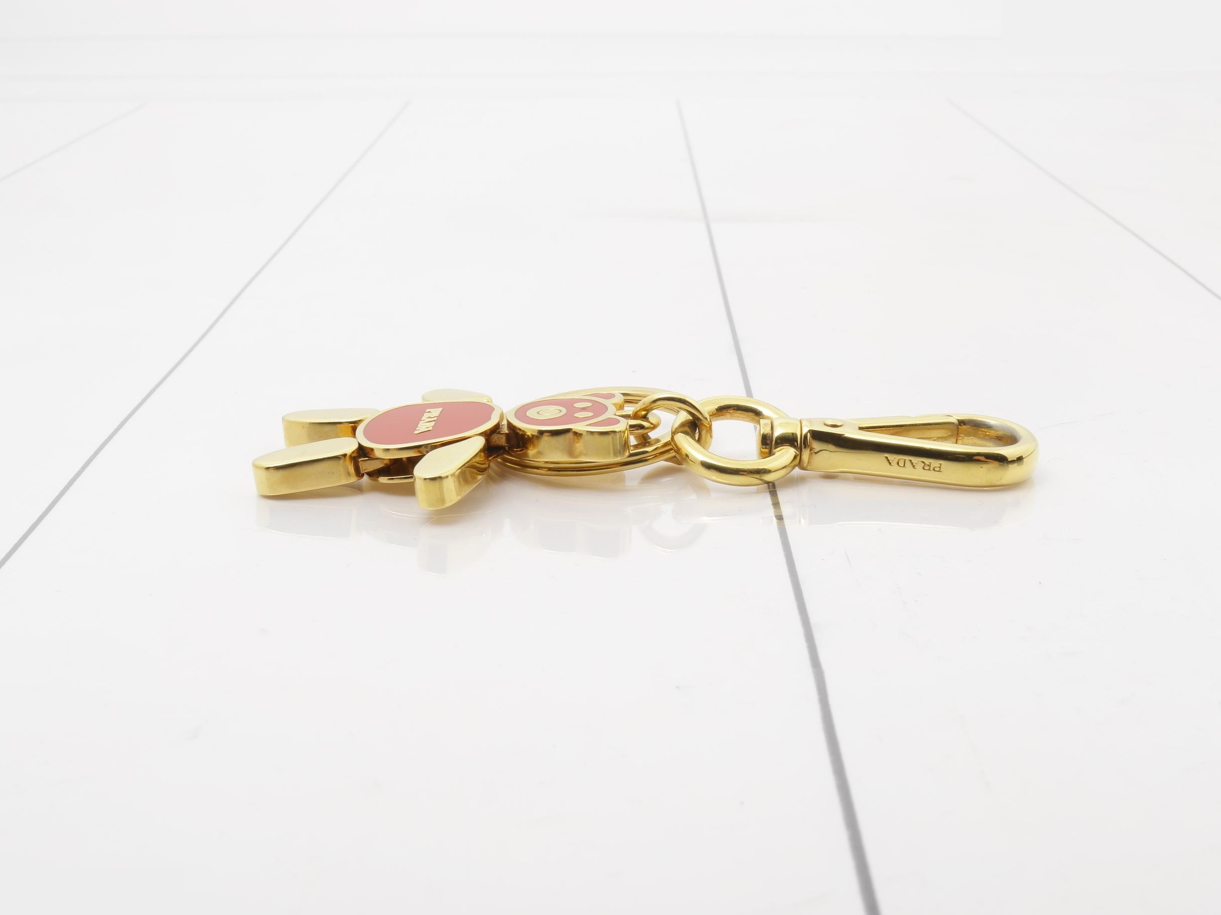 Other items: Small accessories, phone straps, keychains — view 3