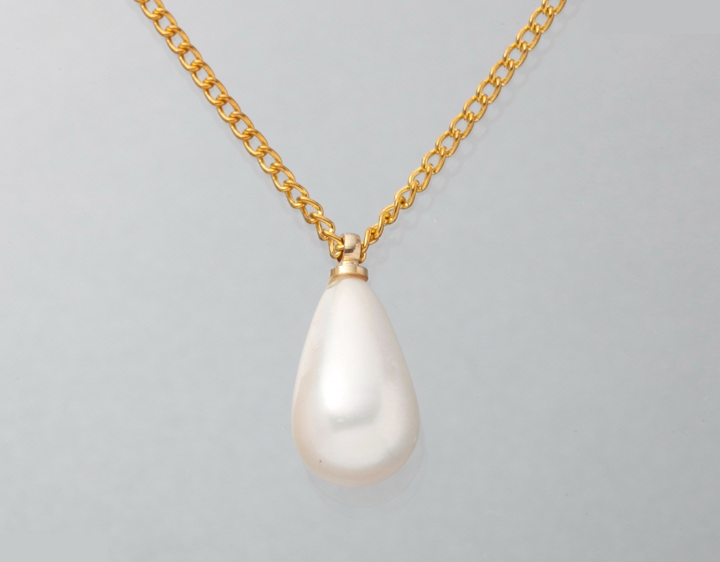 Other lines: Precious metals, necklaces, pendants, chain approximately 44cm