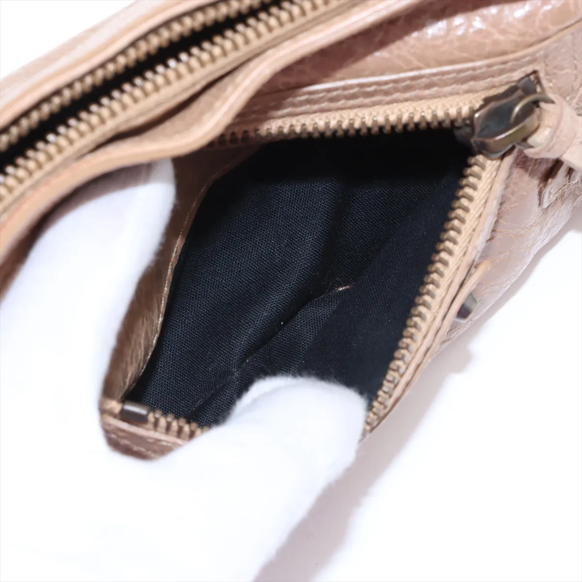 The Hip Leather Shoulder Bag Beige 242803 with Mirror — view 8