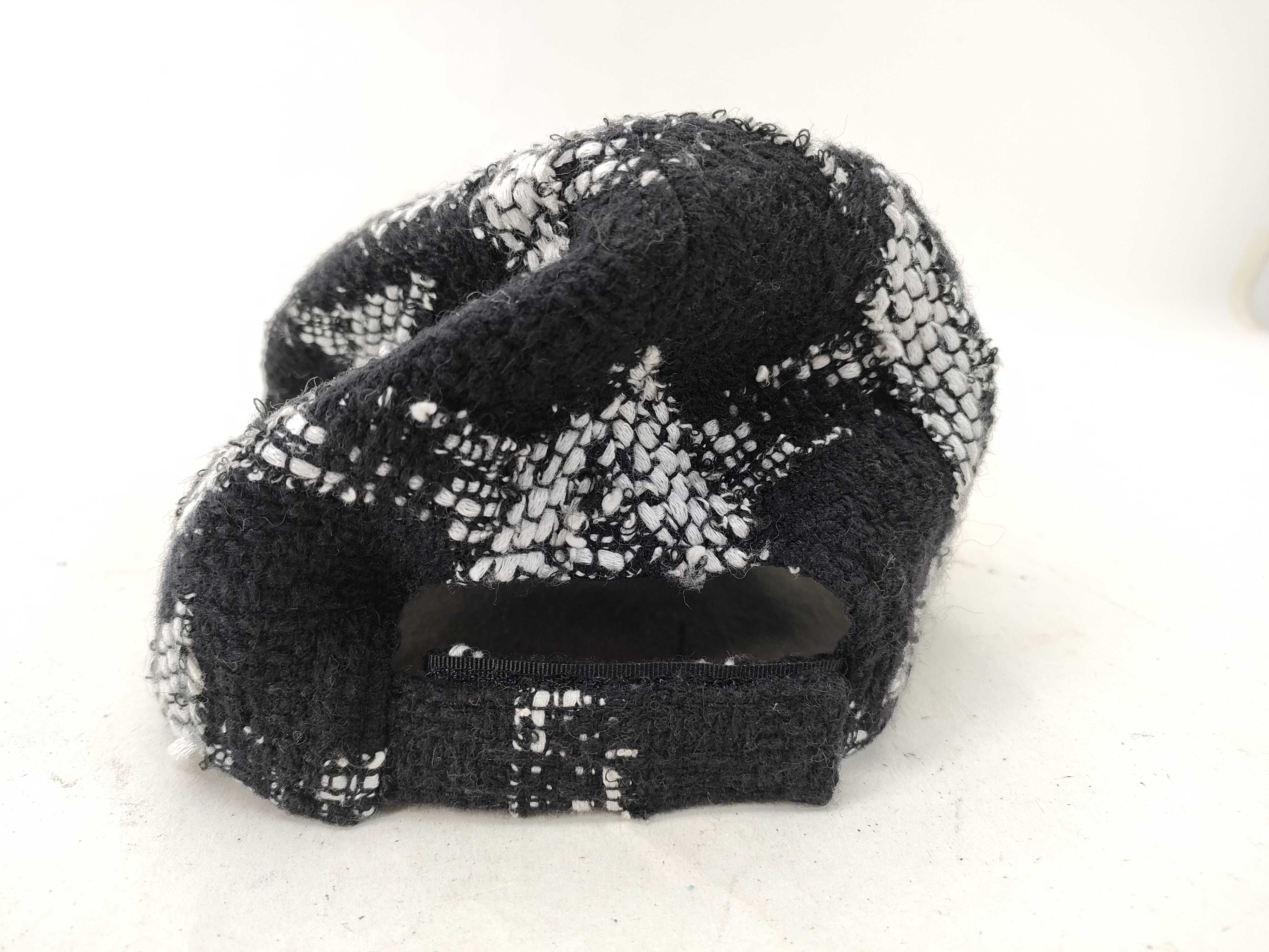 Cap and other accessories — view 3