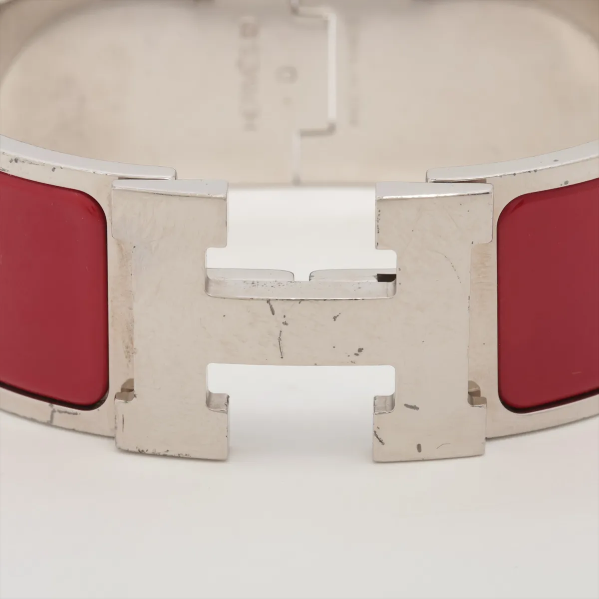 Clic Clac H Bangle Bracelet, Enamel x Metal, Silver x Red, Dents, — view 3