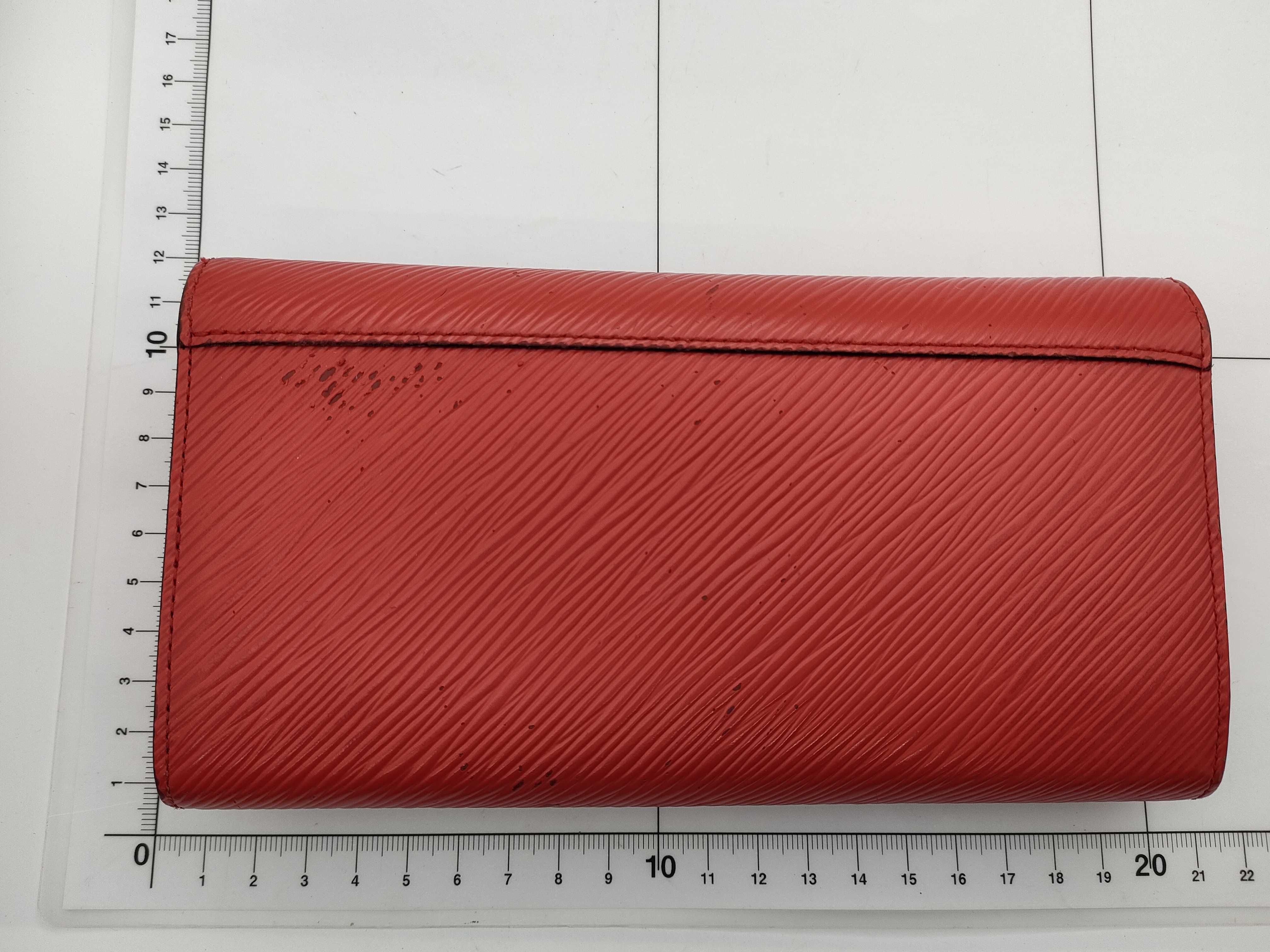 Epi Portefeuille Twist Long Wallet, Red — view 2