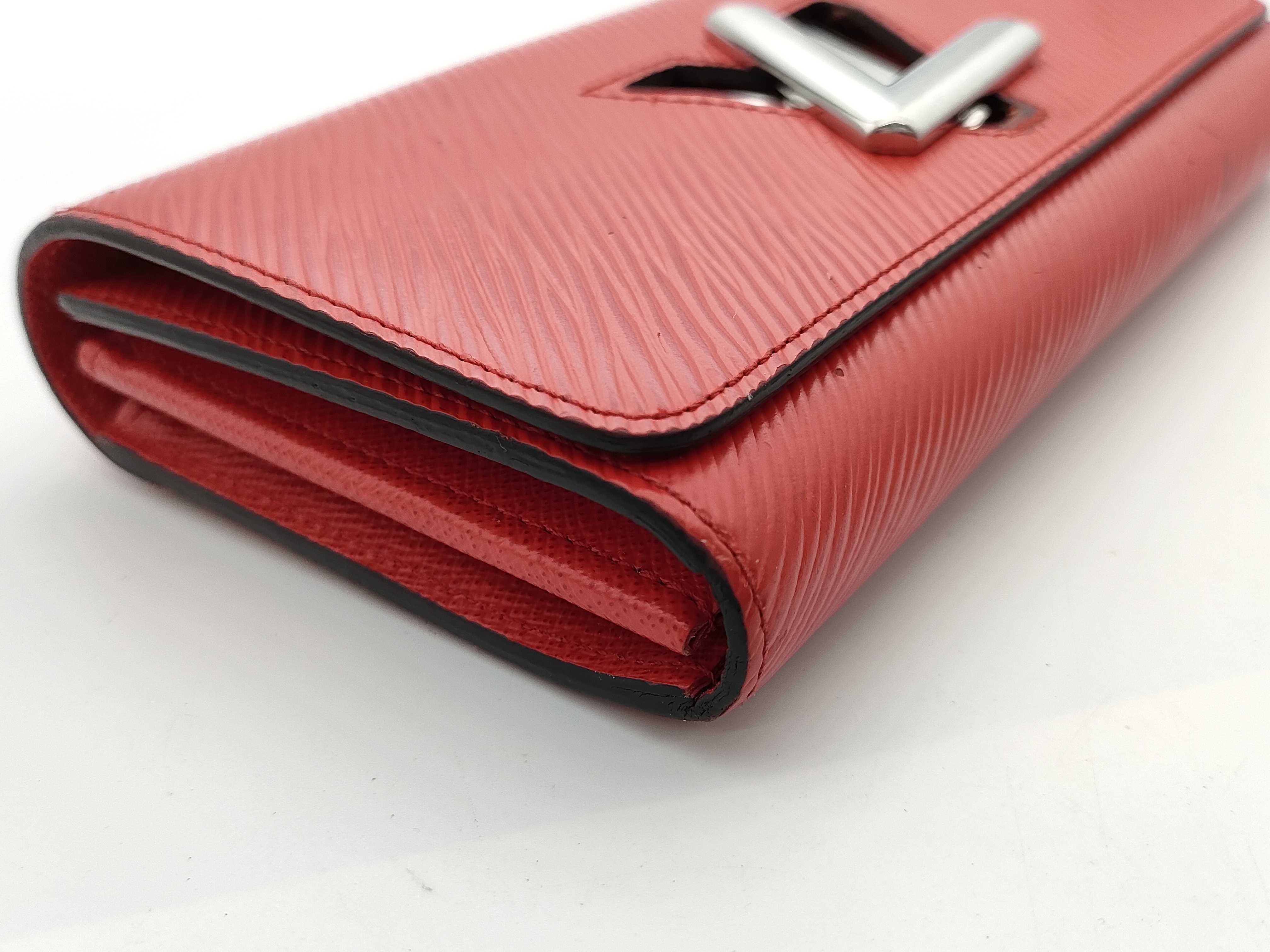 Epi Portefeuille Twist Long Wallet, Red — view 4