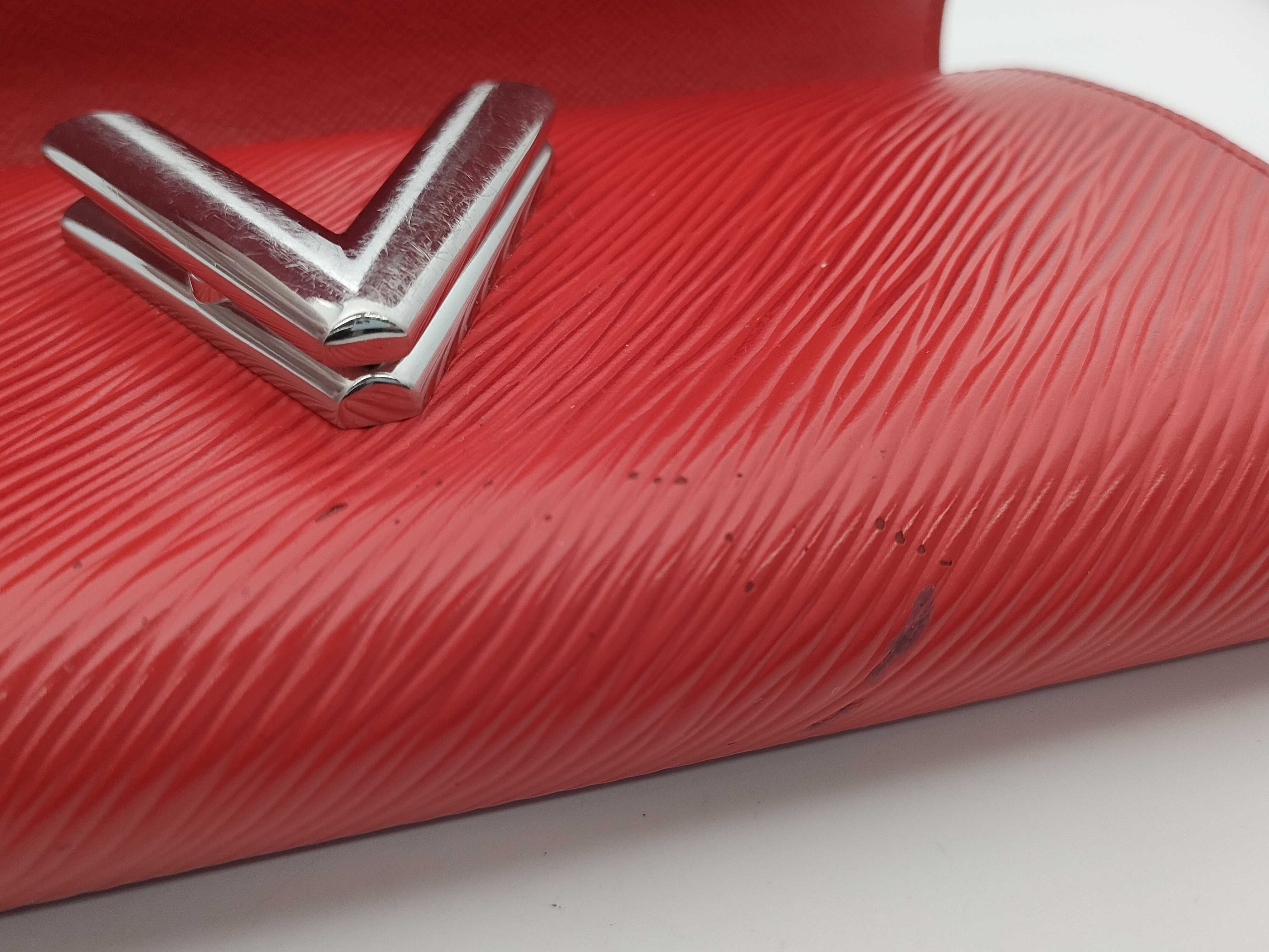 Epi Portefeuille Twist Long Wallet, Red — view 6
