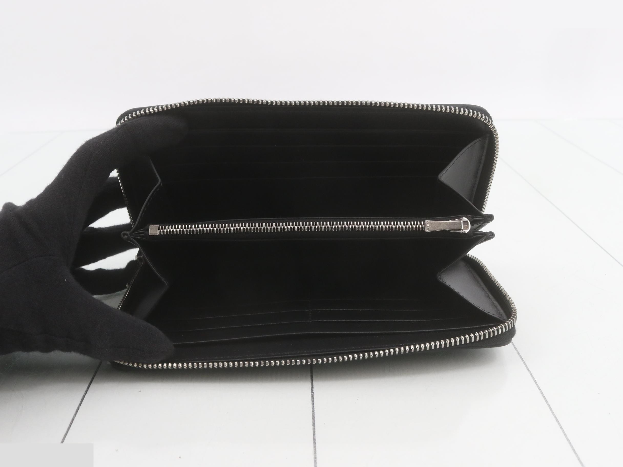 Macadam Round Zipper Long Wallet — view 4