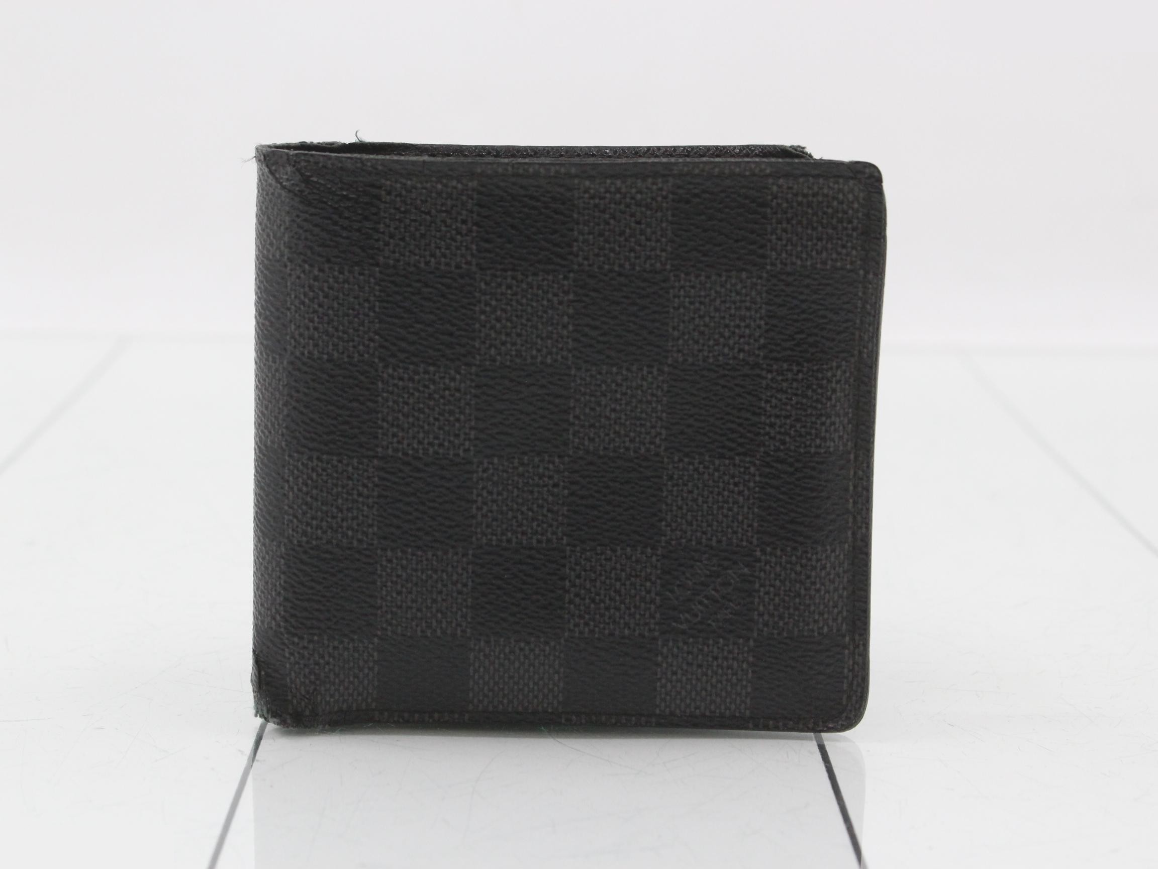 Bi-fold wallet