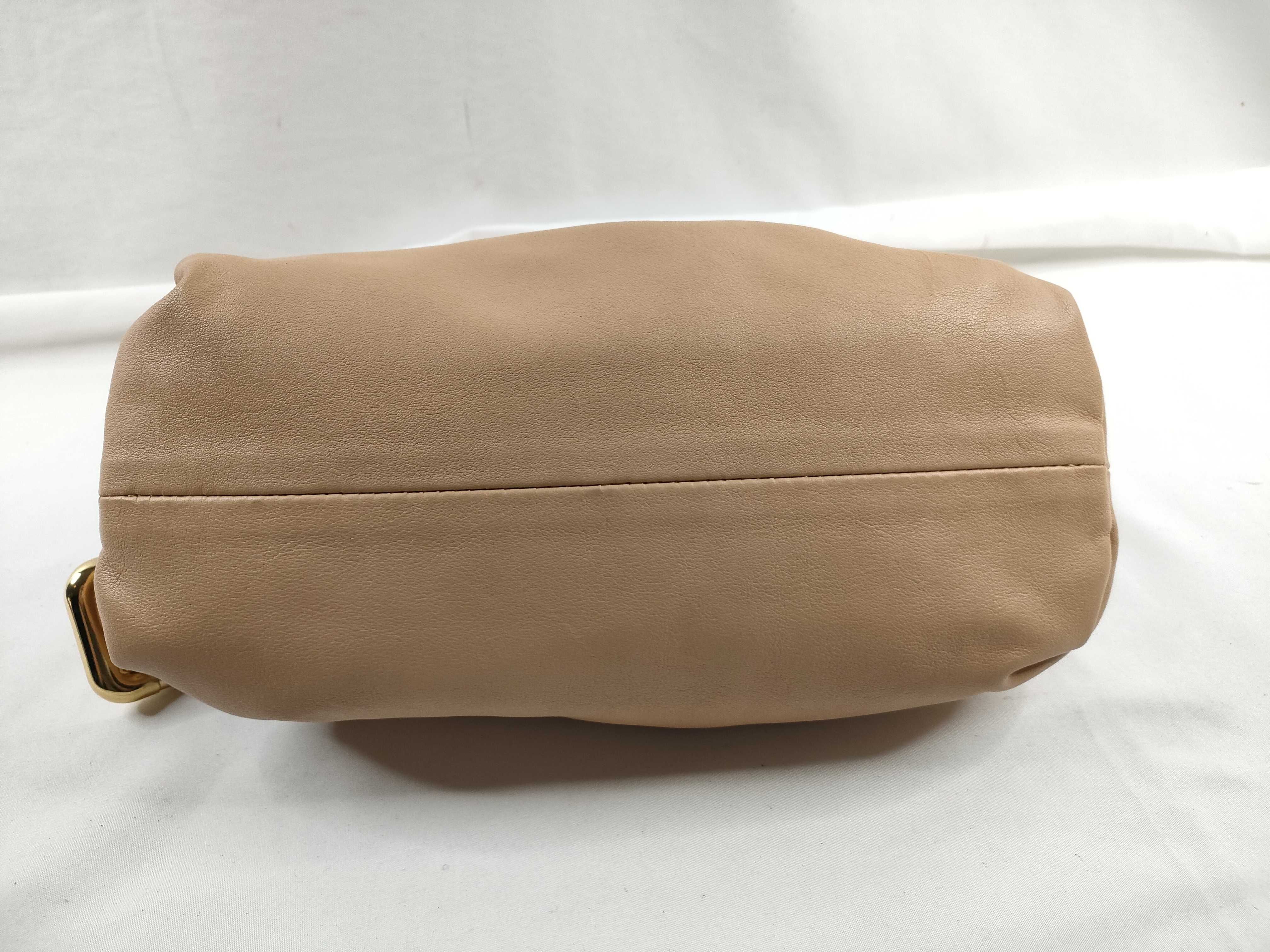 The Chain Pouch Beige Shoulder Bag — view 4