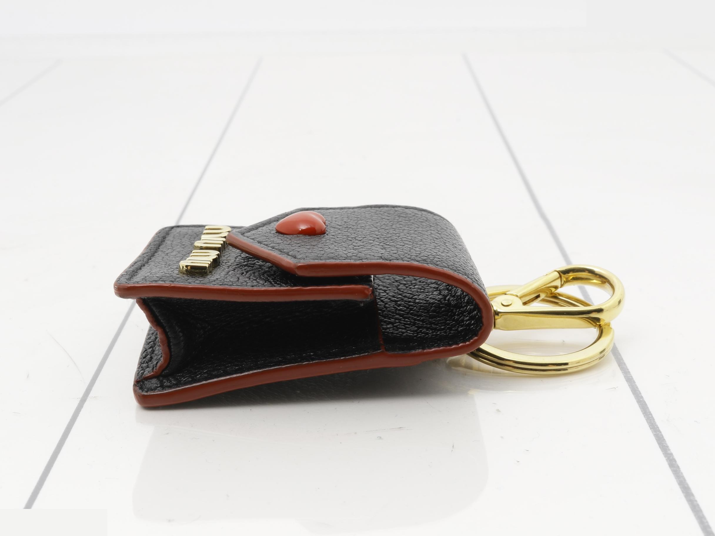 Matelassé (bag) and earphone case — view 3