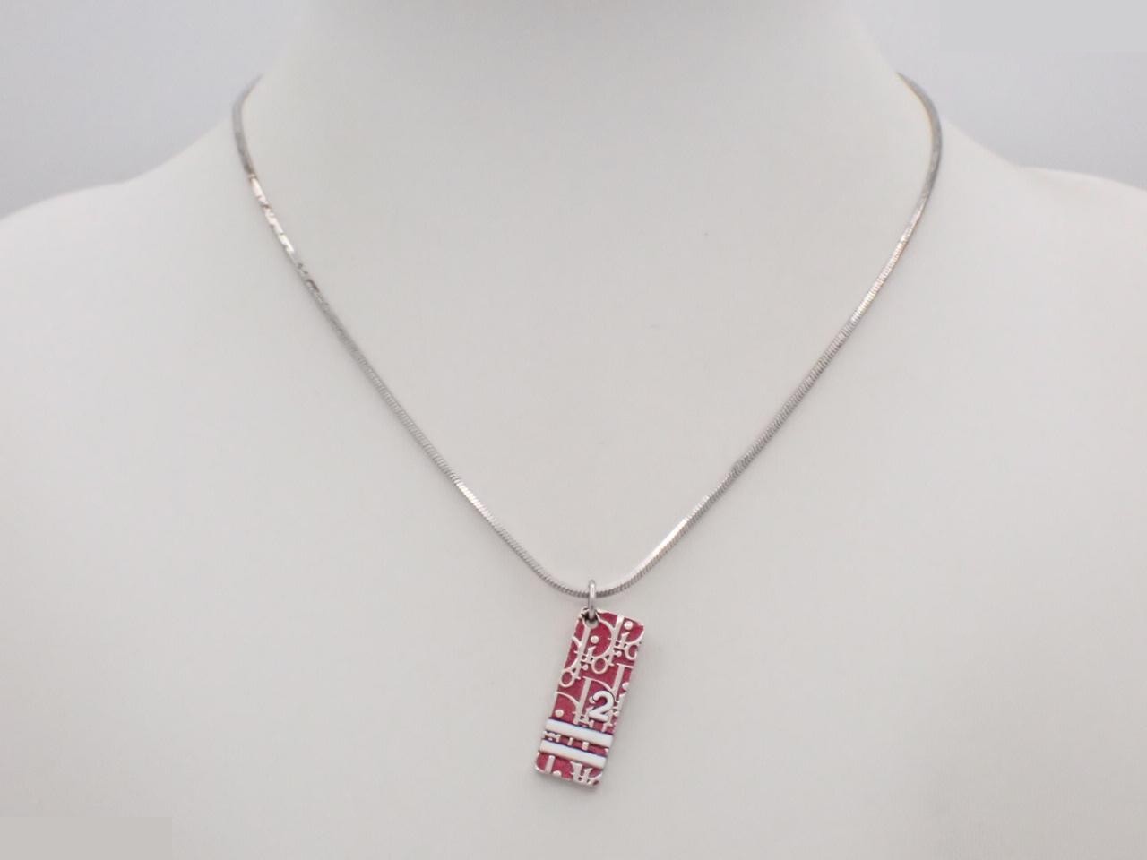 Necklace, with box, chain approximately 42cm. — view 3