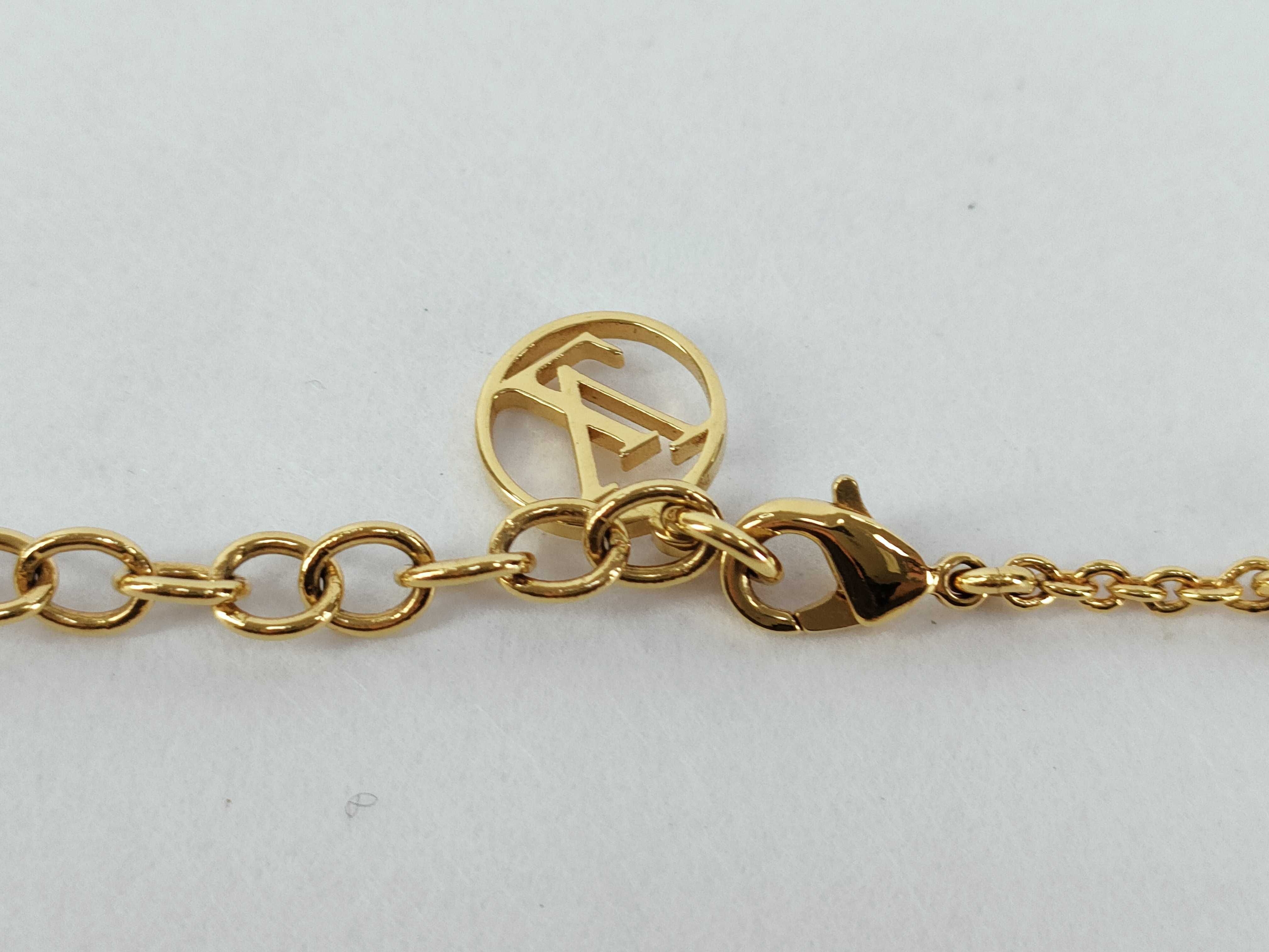 Essential V Necklace — view 3