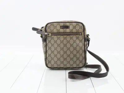 GG Supreme Shoulder Bag