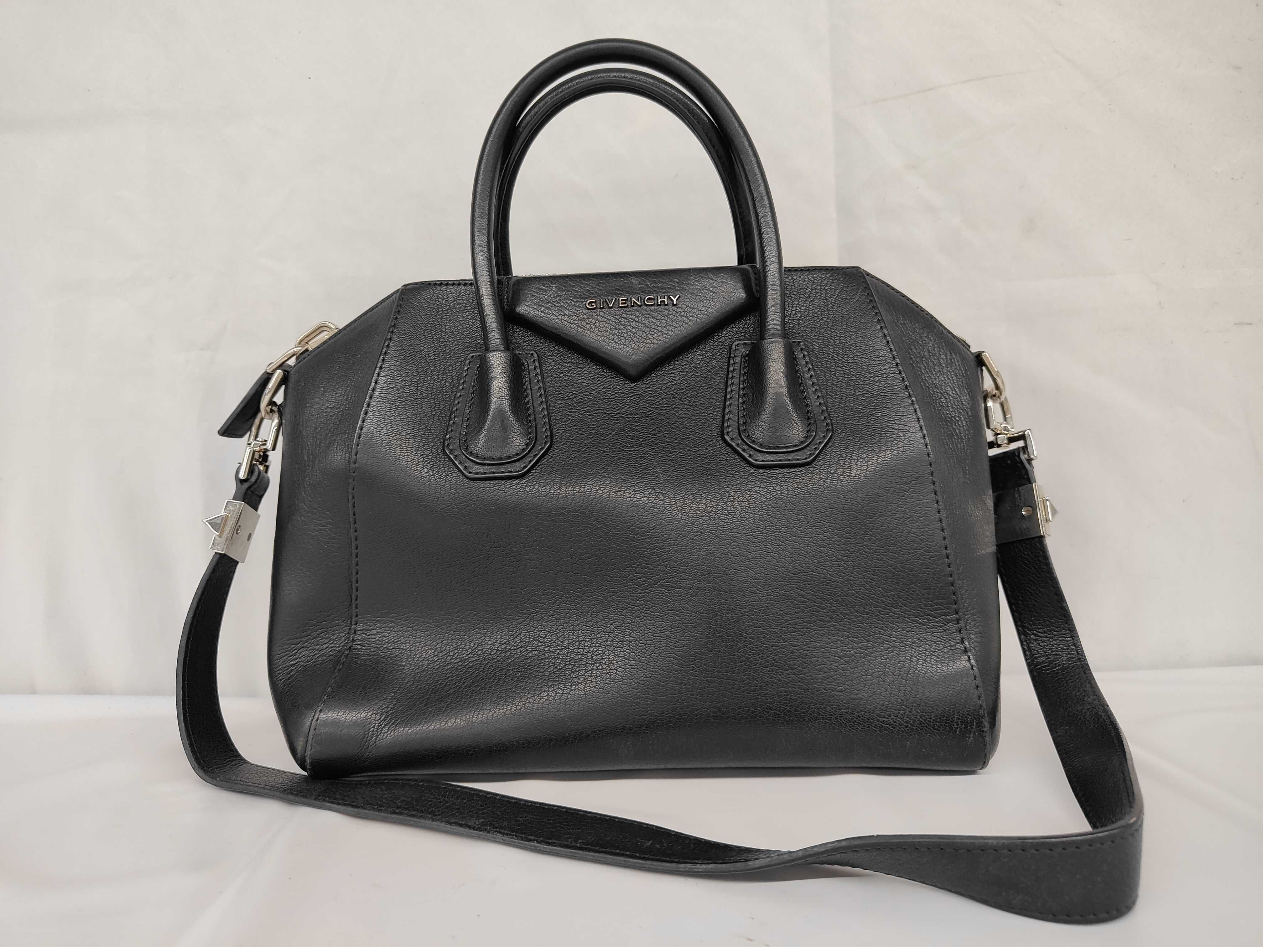Antigona Medium Black Tote Bag (Handbag)
